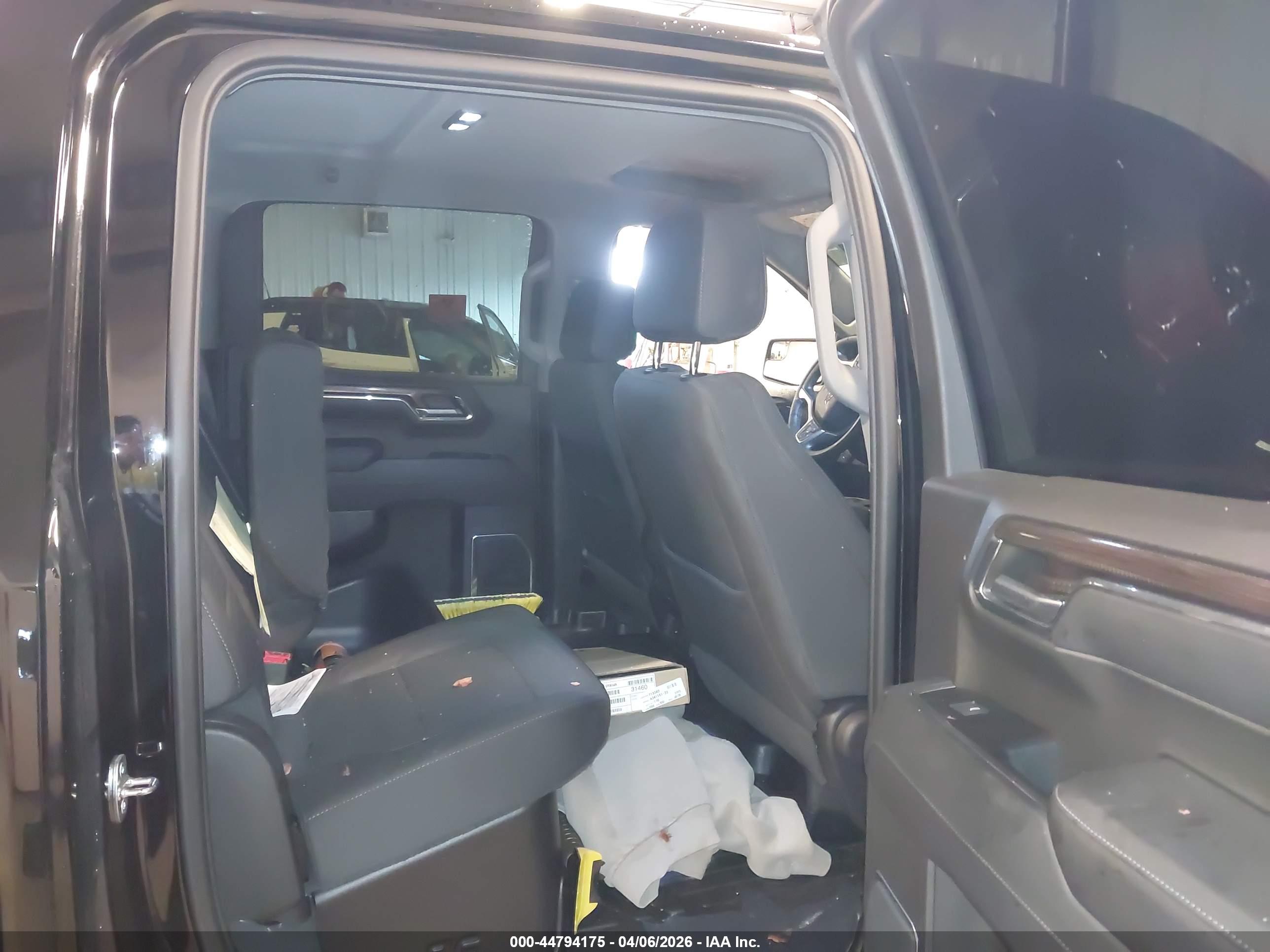 CHEVROLET SILVERADO image 8