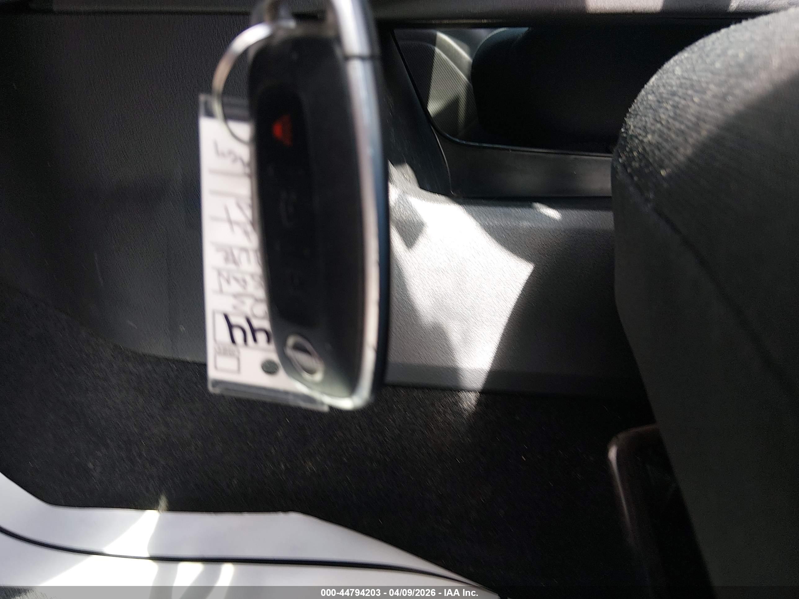 NISSAN ROGUE image 11