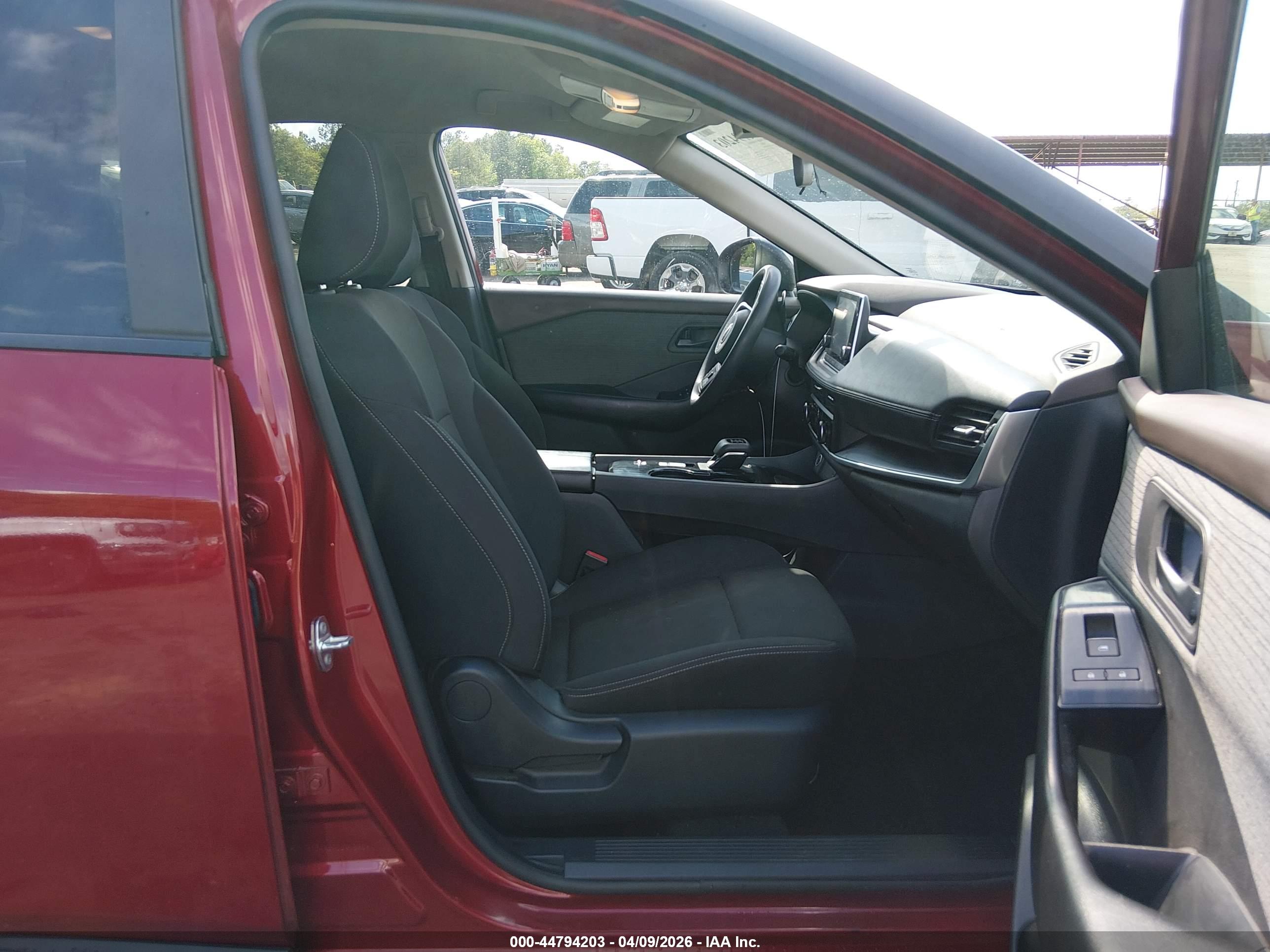 NISSAN ROGUE image 5