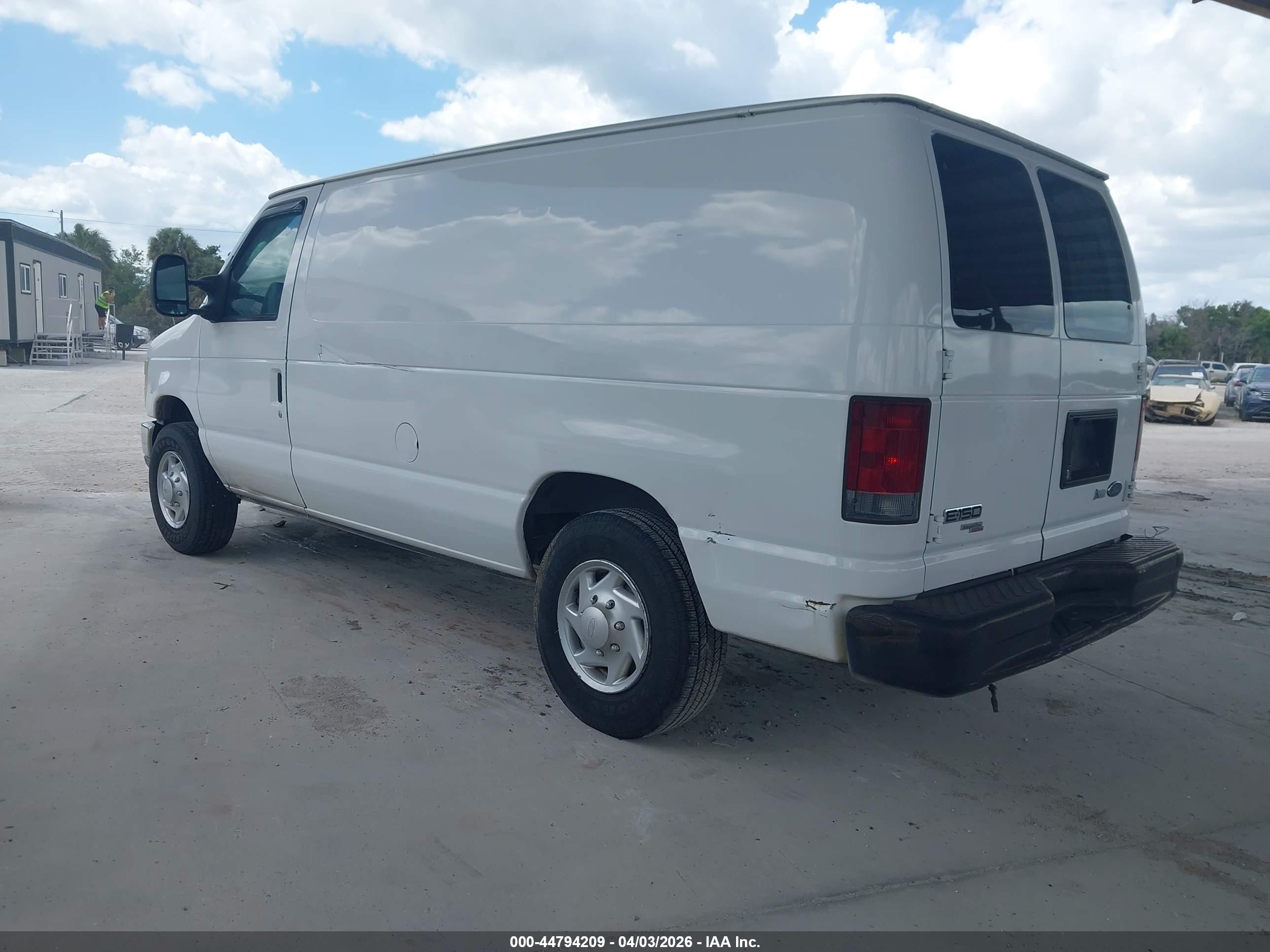 FORD E-150 image 3