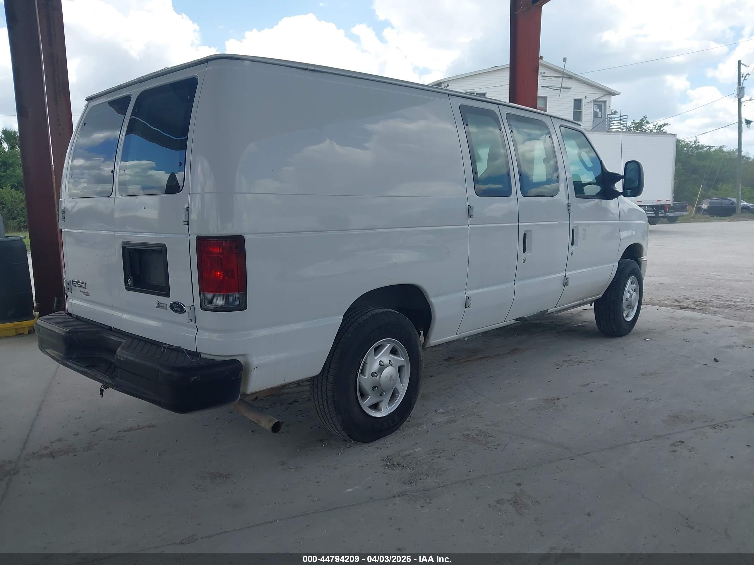 FORD E-150 image 4