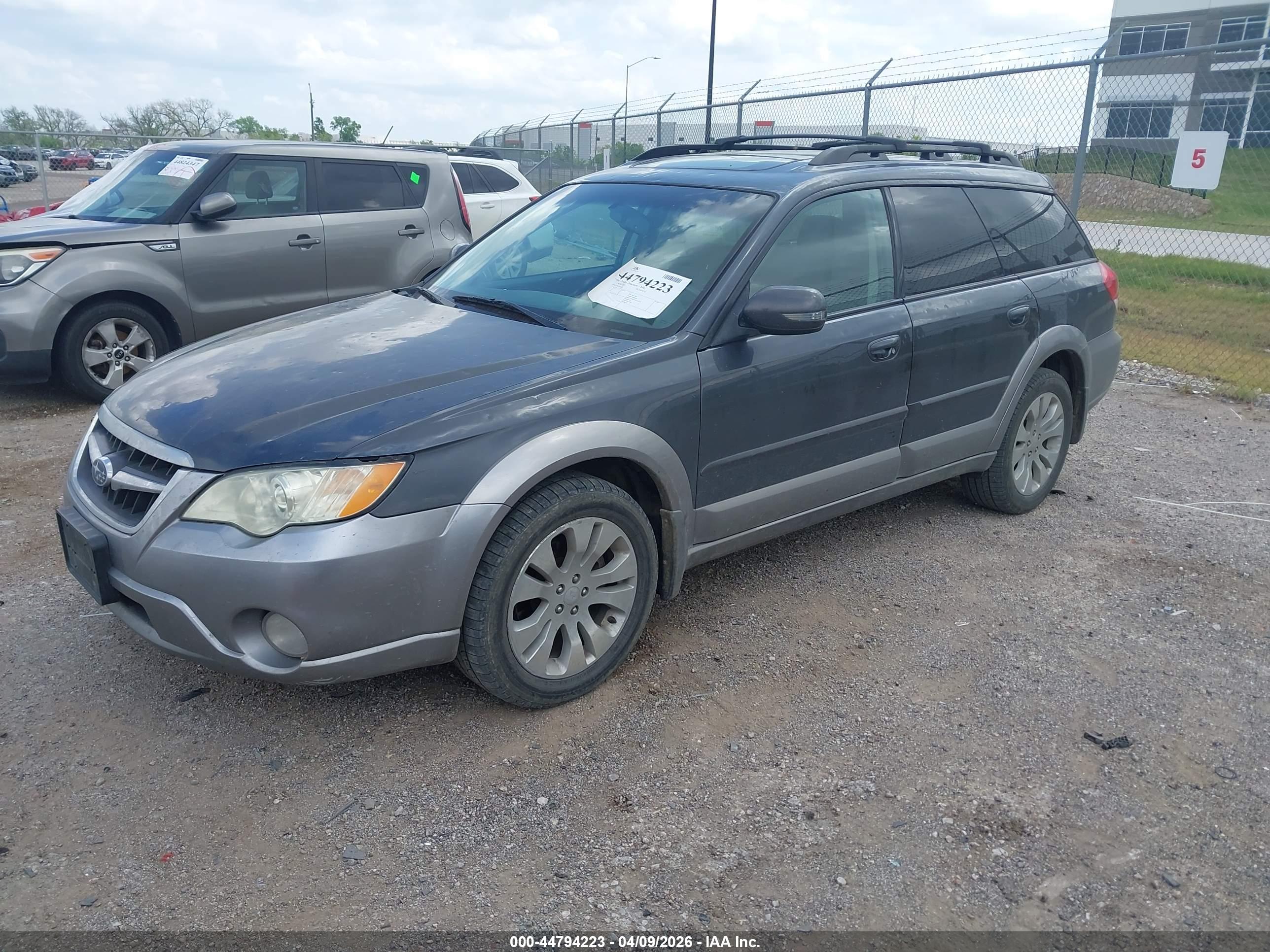 SUBARU OUTBACK image 2