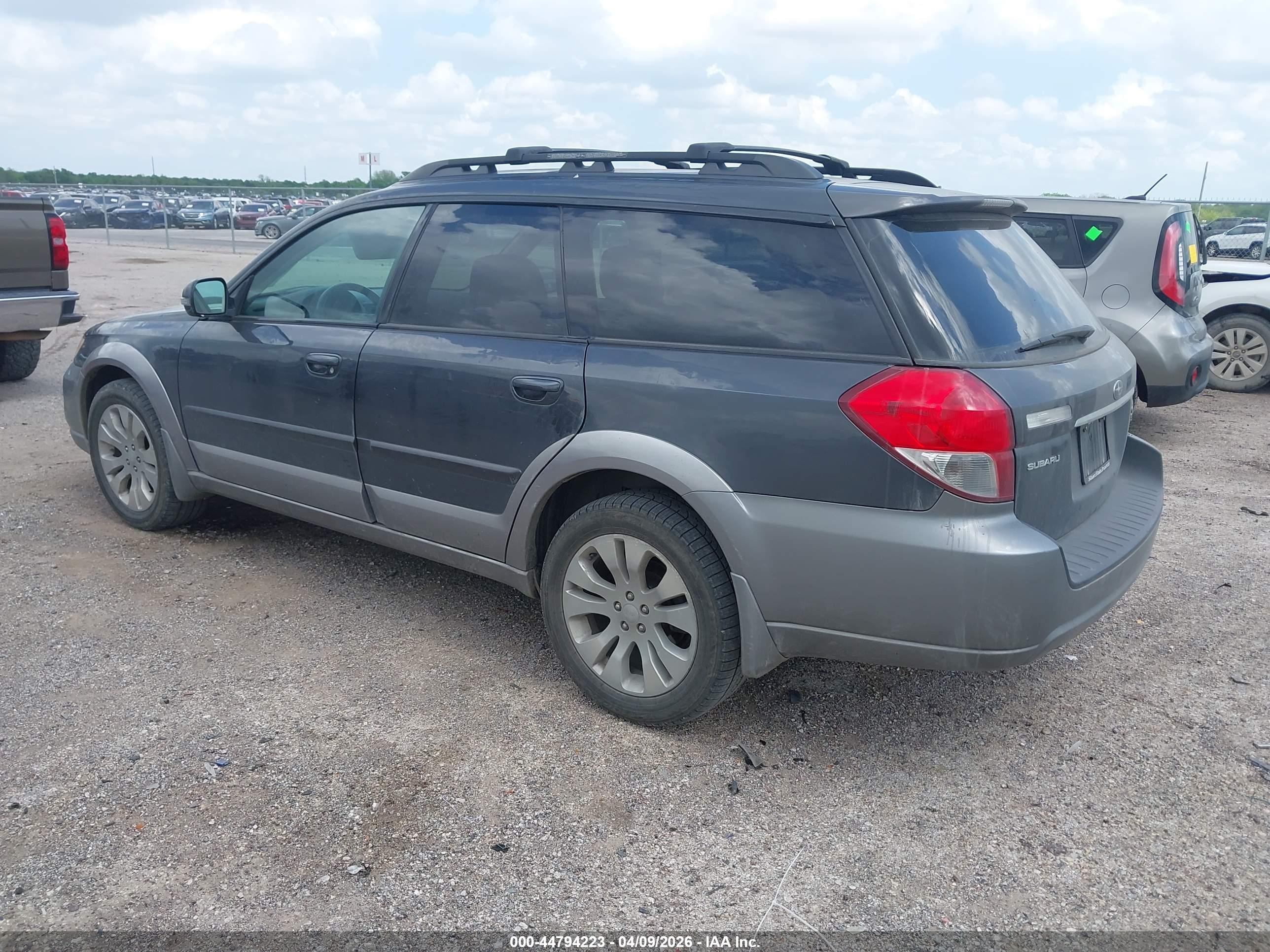 SUBARU OUTBACK image 3