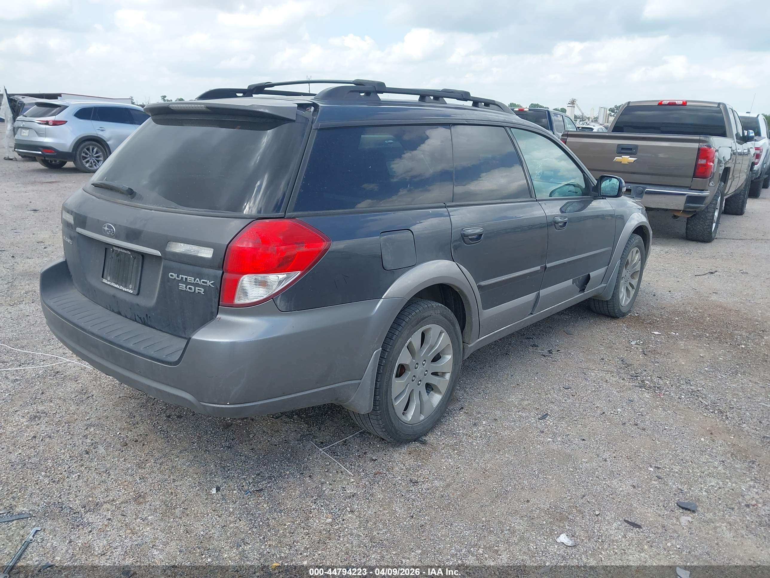 SUBARU OUTBACK image 4