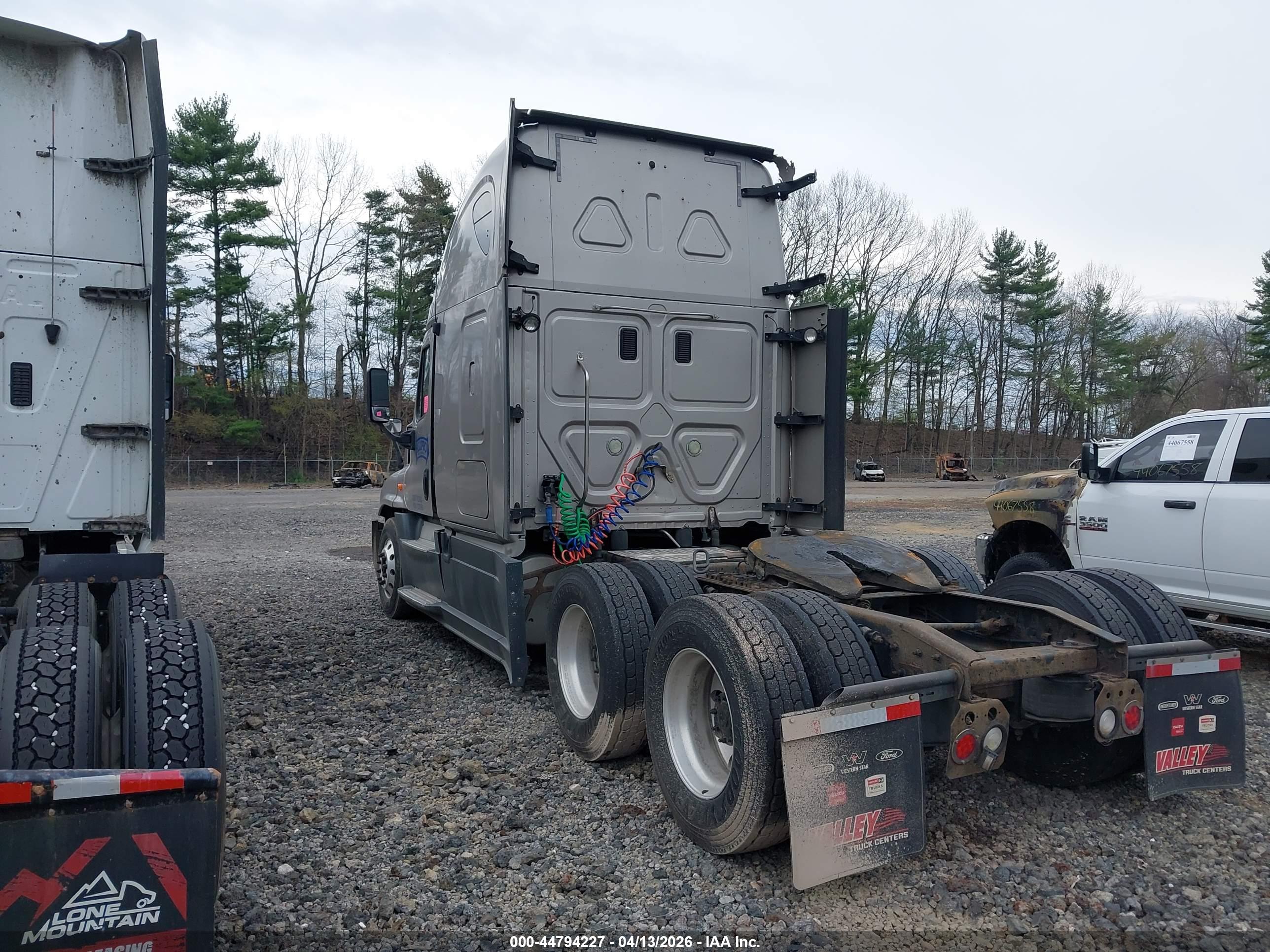 FREIGHTLINER CASCADIA image 3