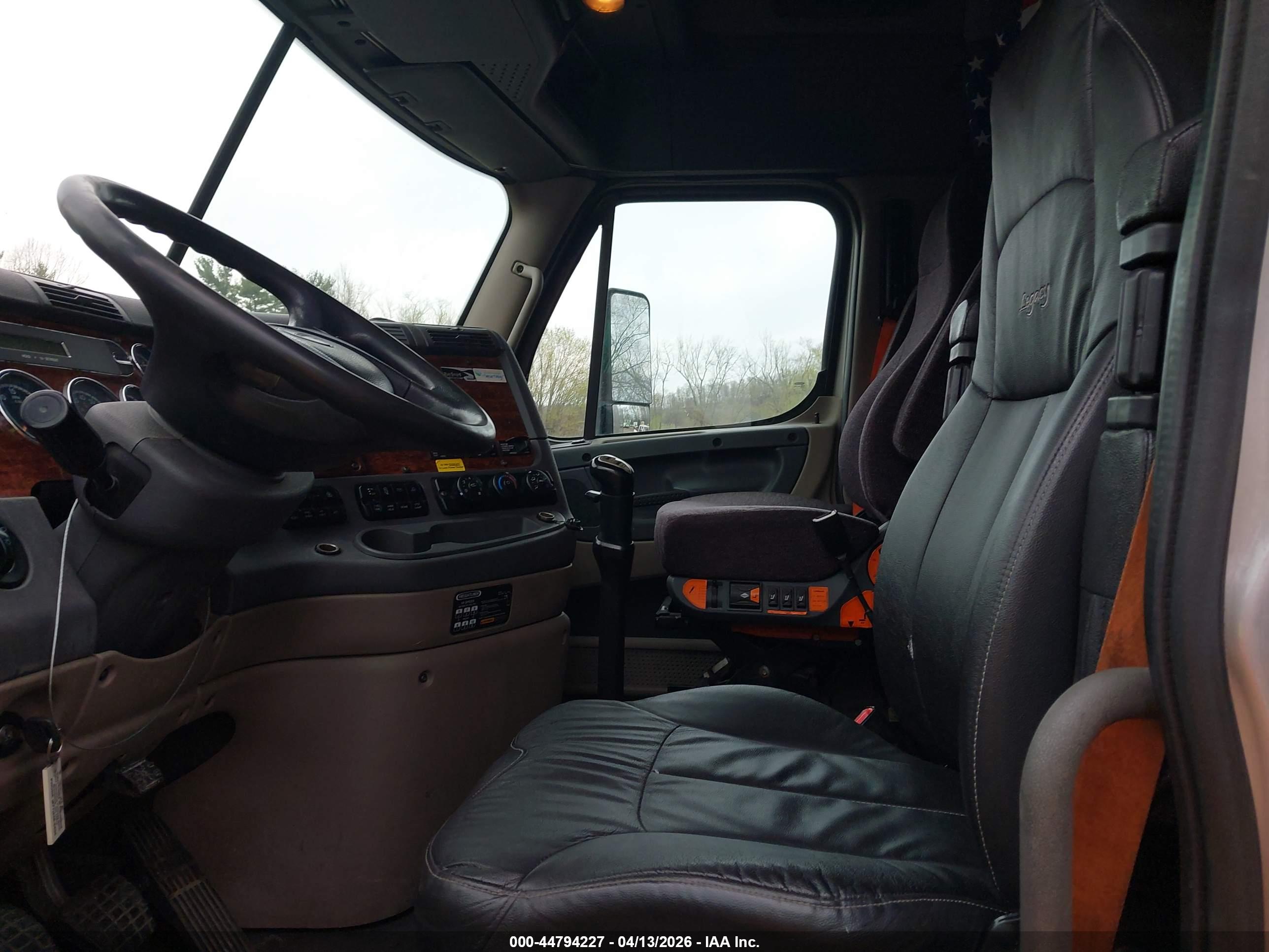 FREIGHTLINER CASCADIA image 8