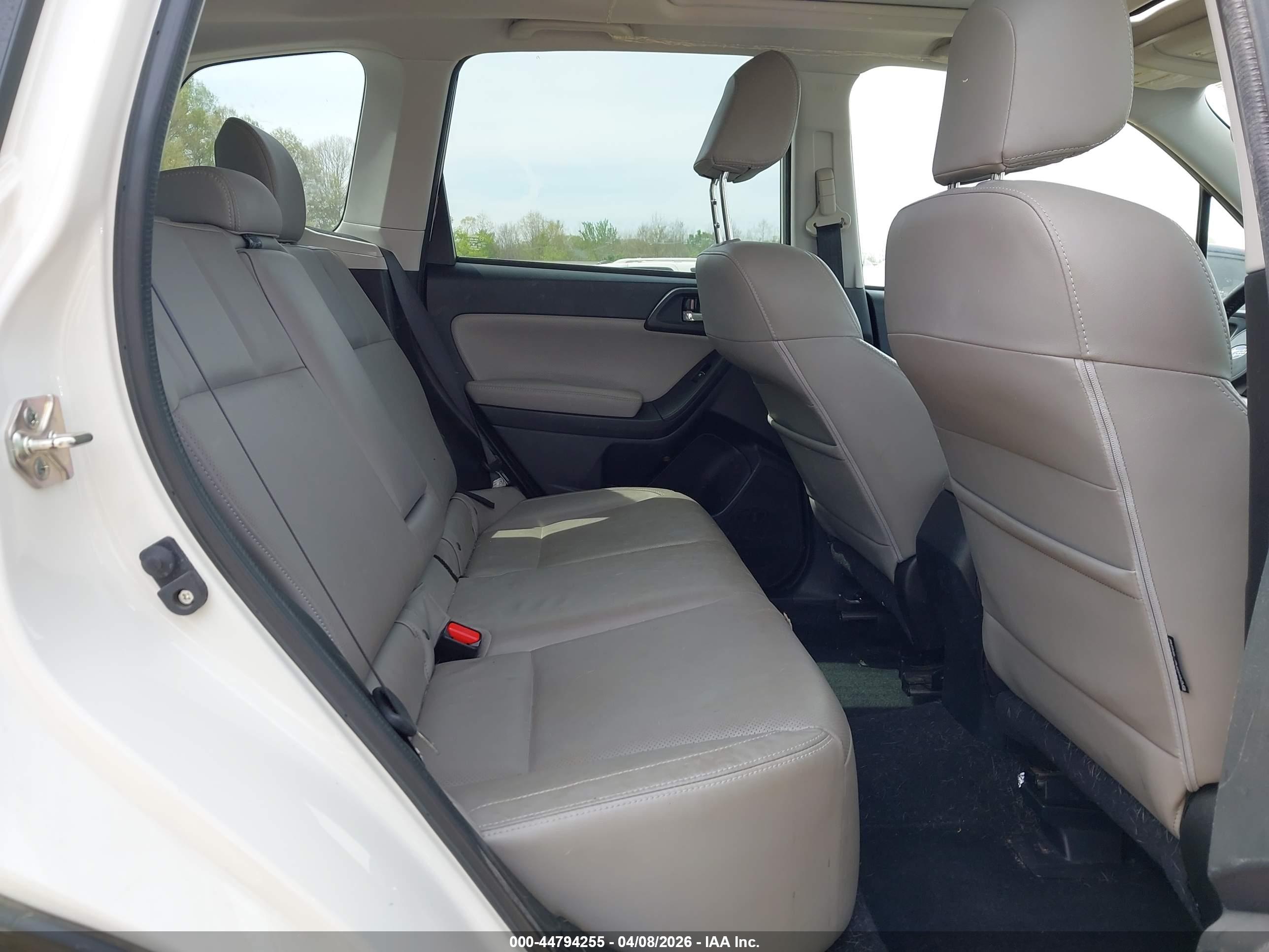 SUBARU FORESTER image 8