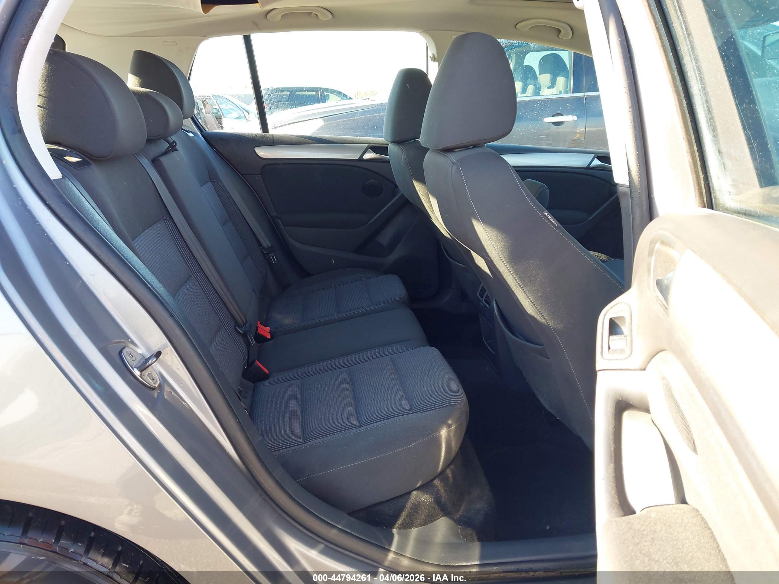 VOLKSWAGEN GOLF image 8