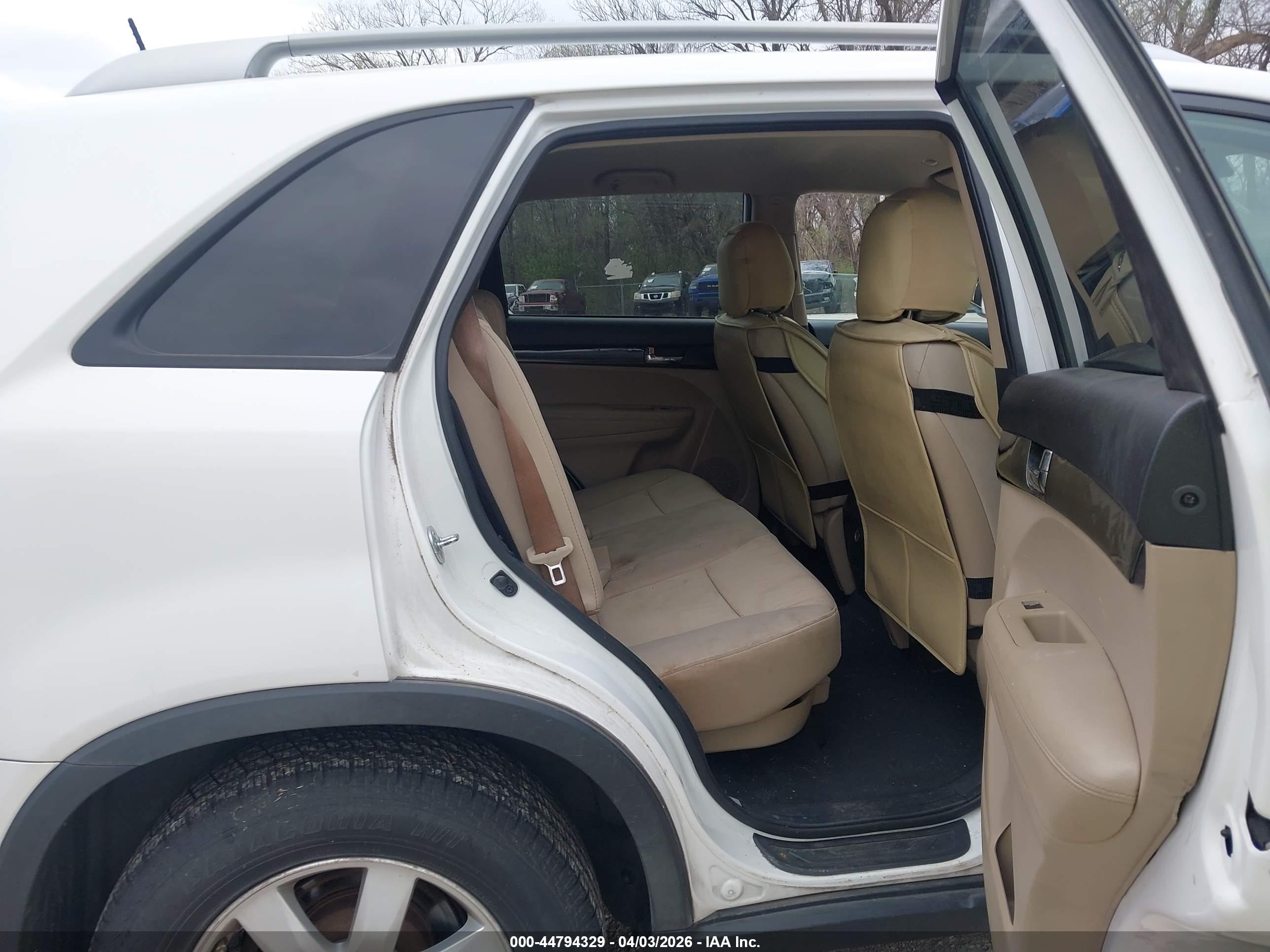 KIA SORENTO image 8