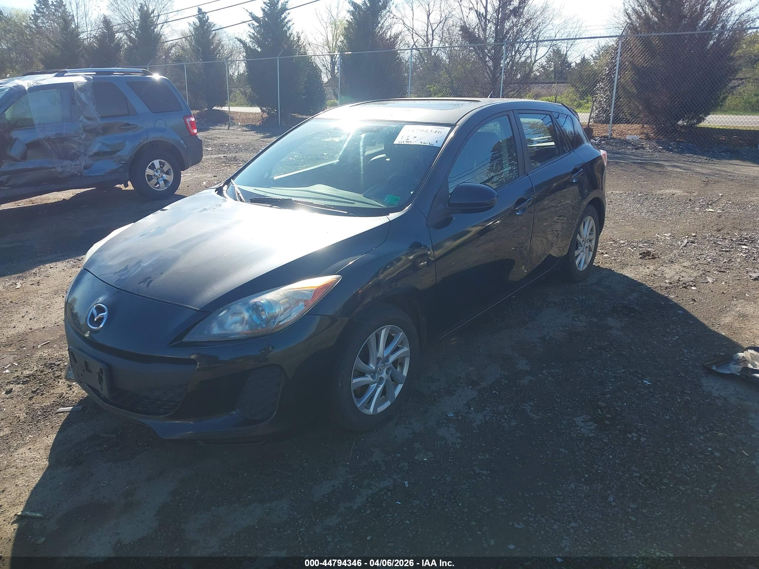 MAZDA MAZDA3 image 2