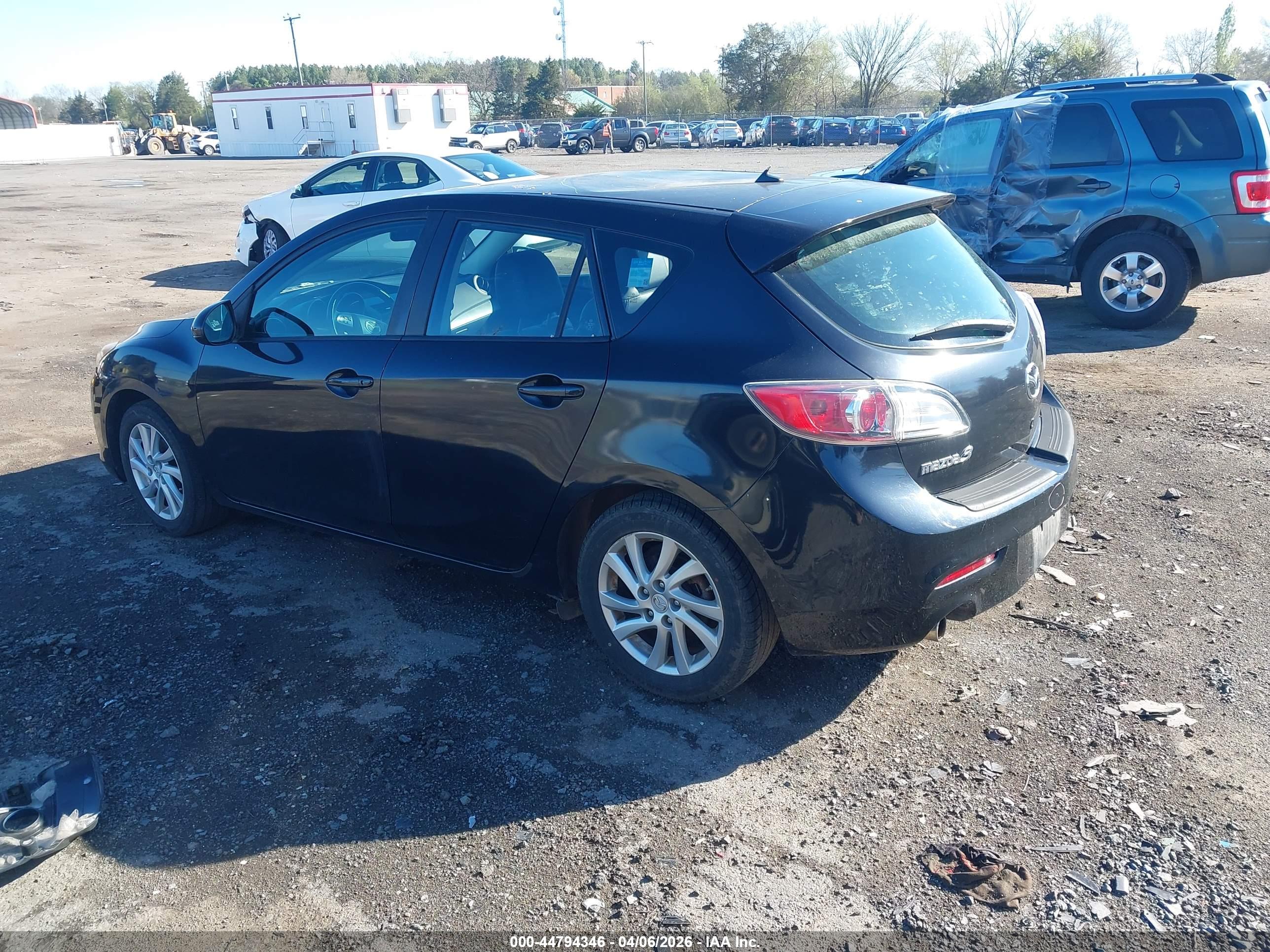 MAZDA MAZDA3 image 3