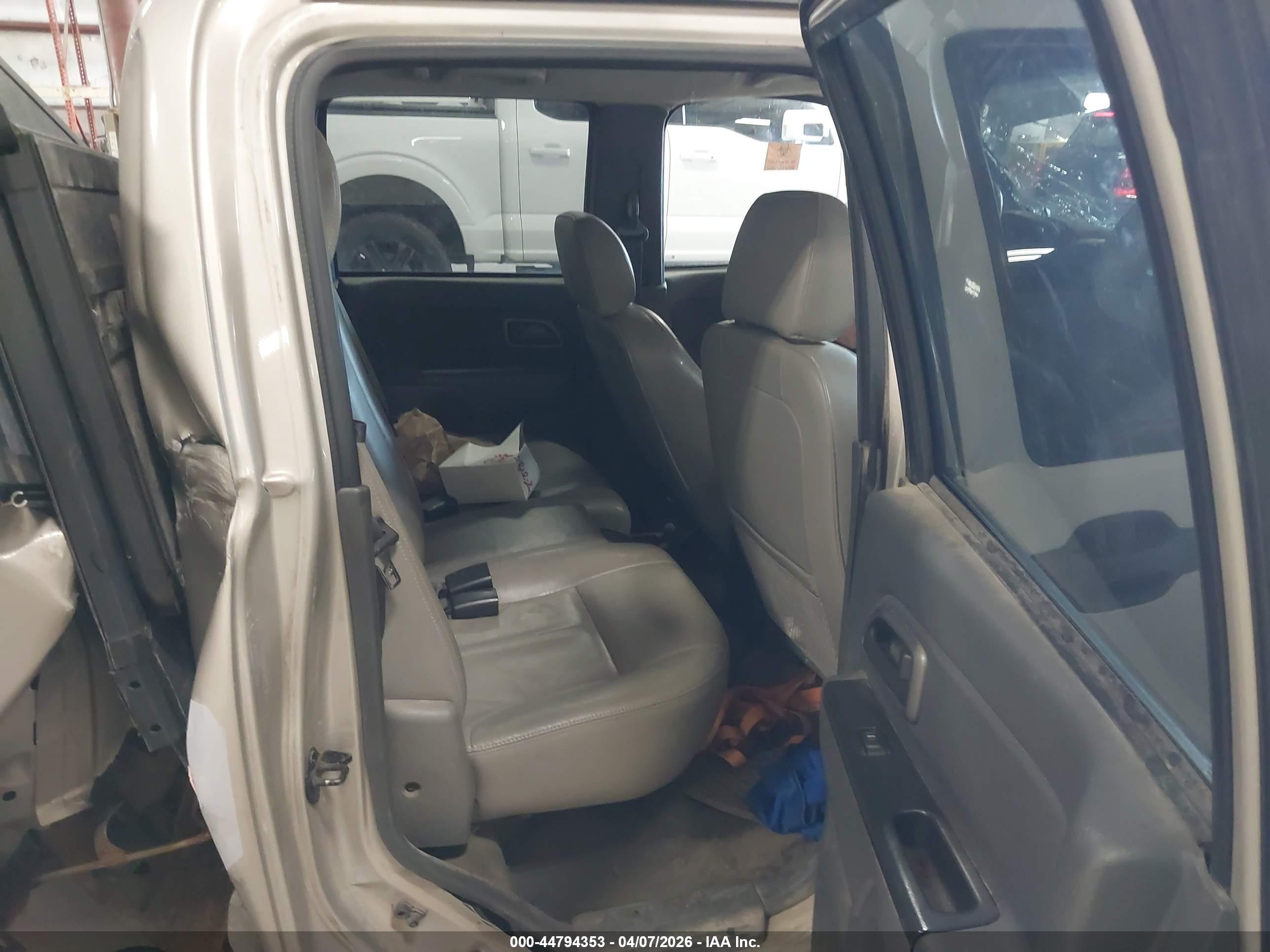 CHEVROLET COLORADO image 8