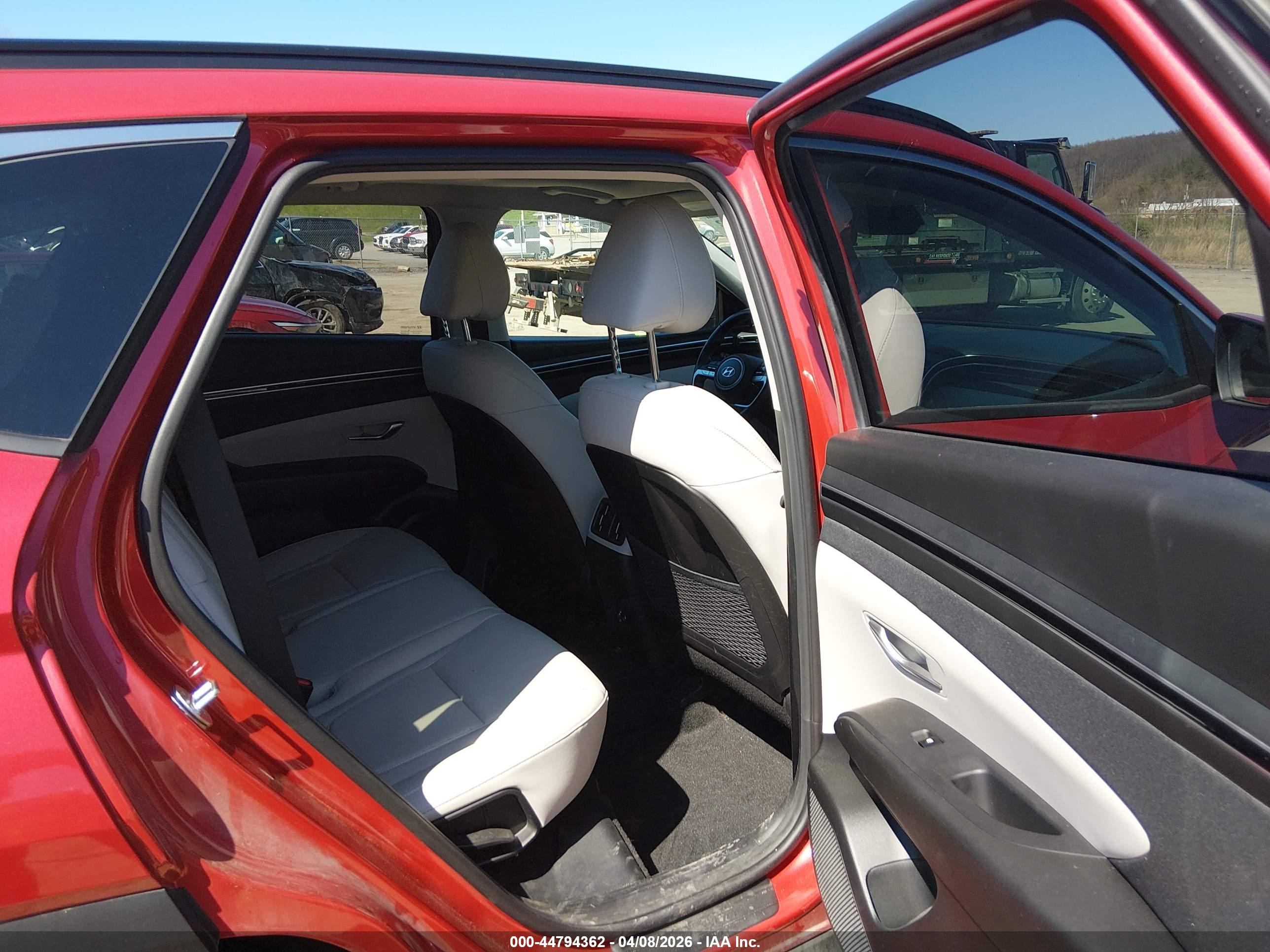 HYUNDAI TUCSON image 8