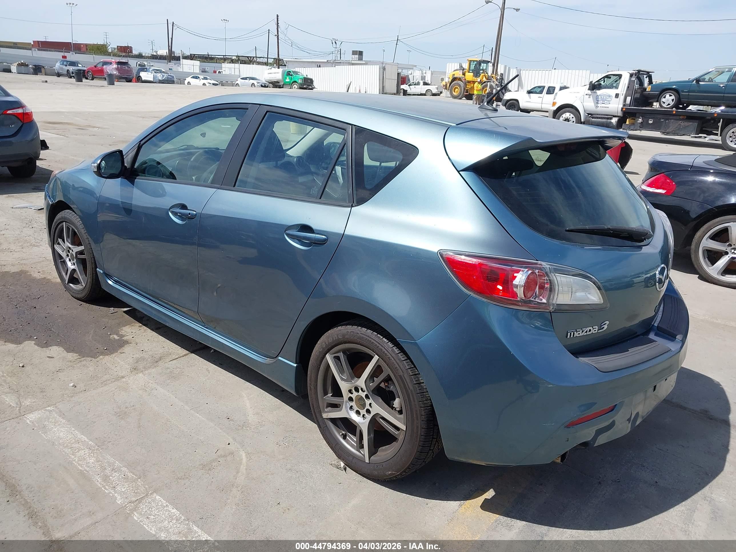 MAZDA MAZDA3 image 3
