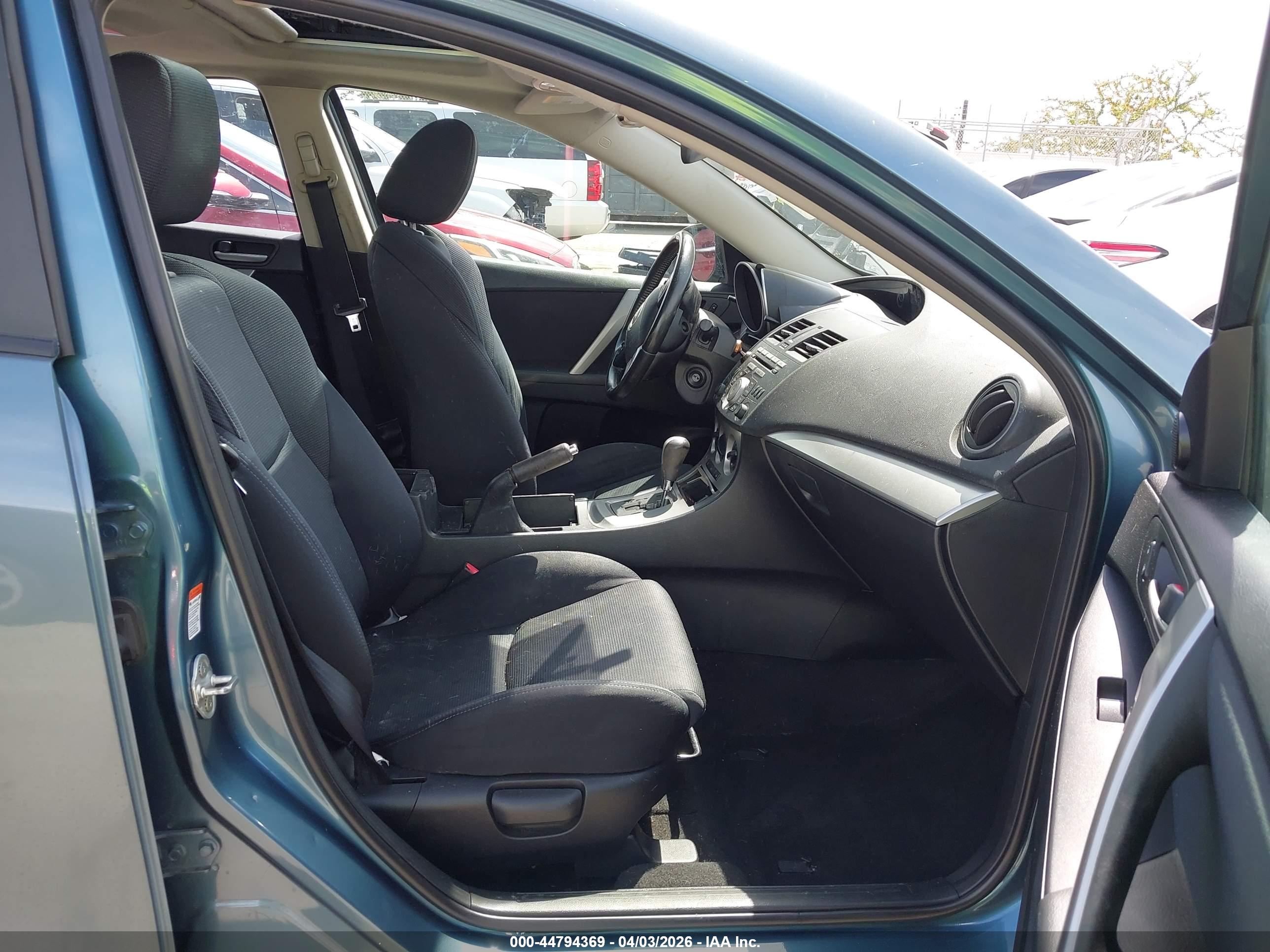 MAZDA MAZDA3 image 5