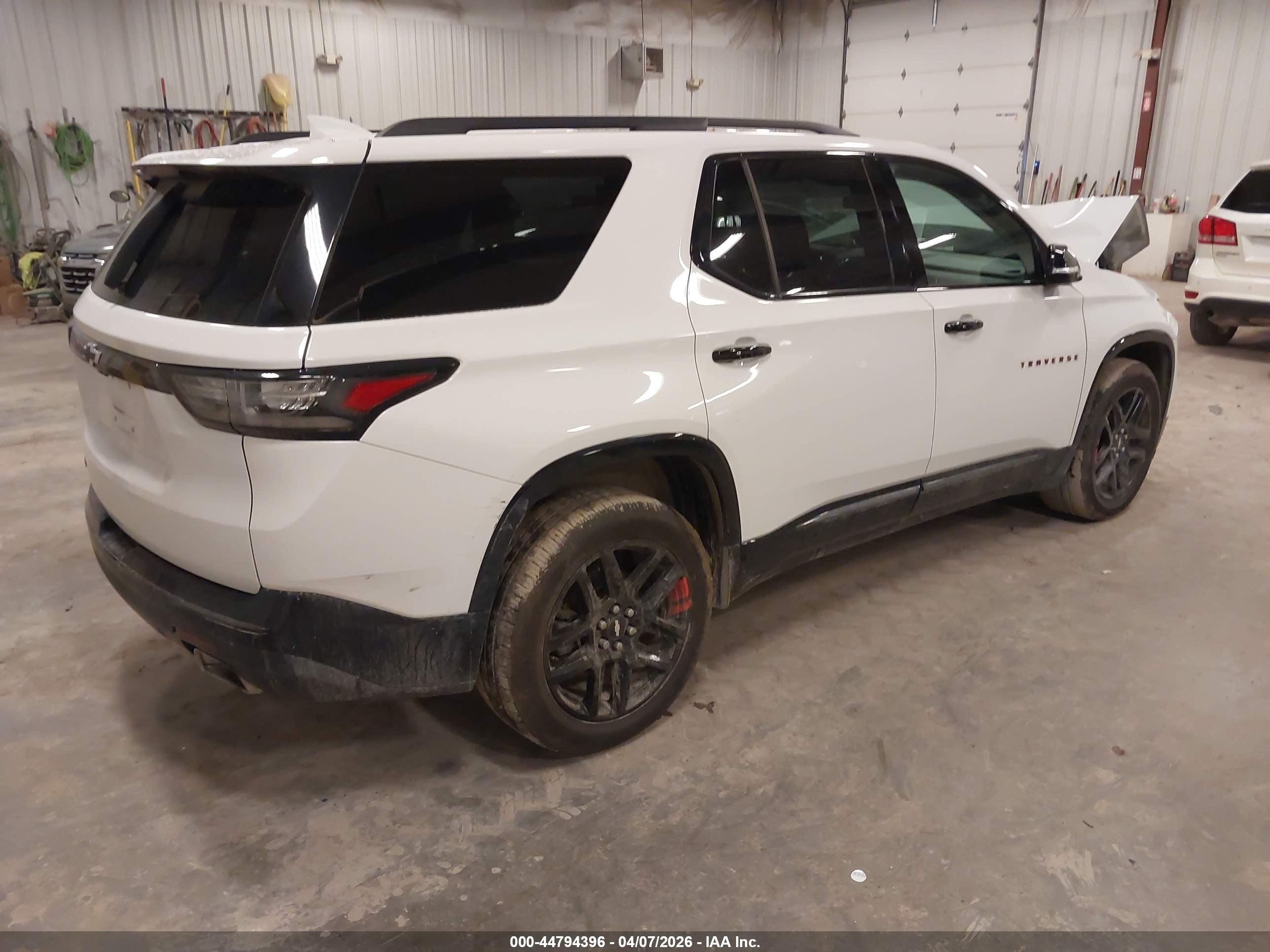 CHEVROLET TRAVERSE image 4