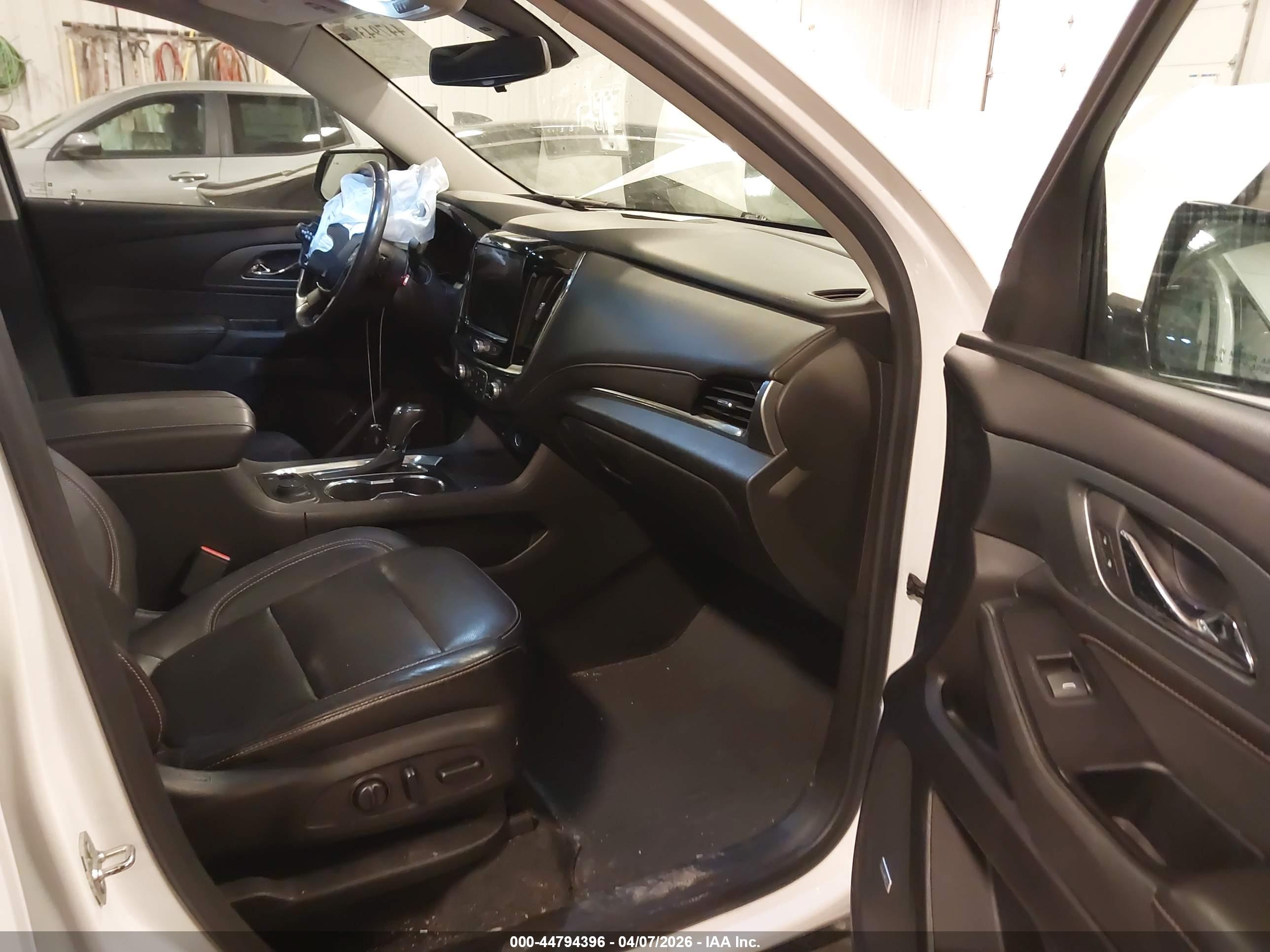 CHEVROLET TRAVERSE image 5