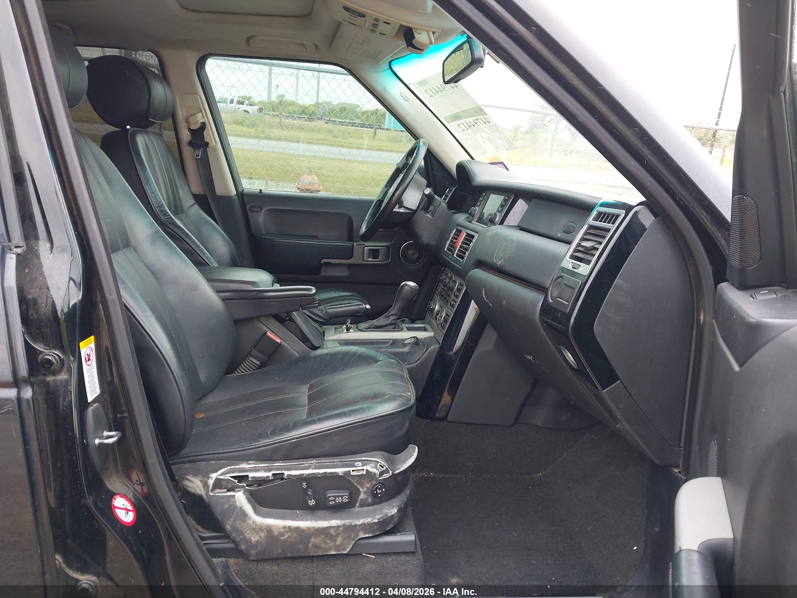 LAND ROVER image 5