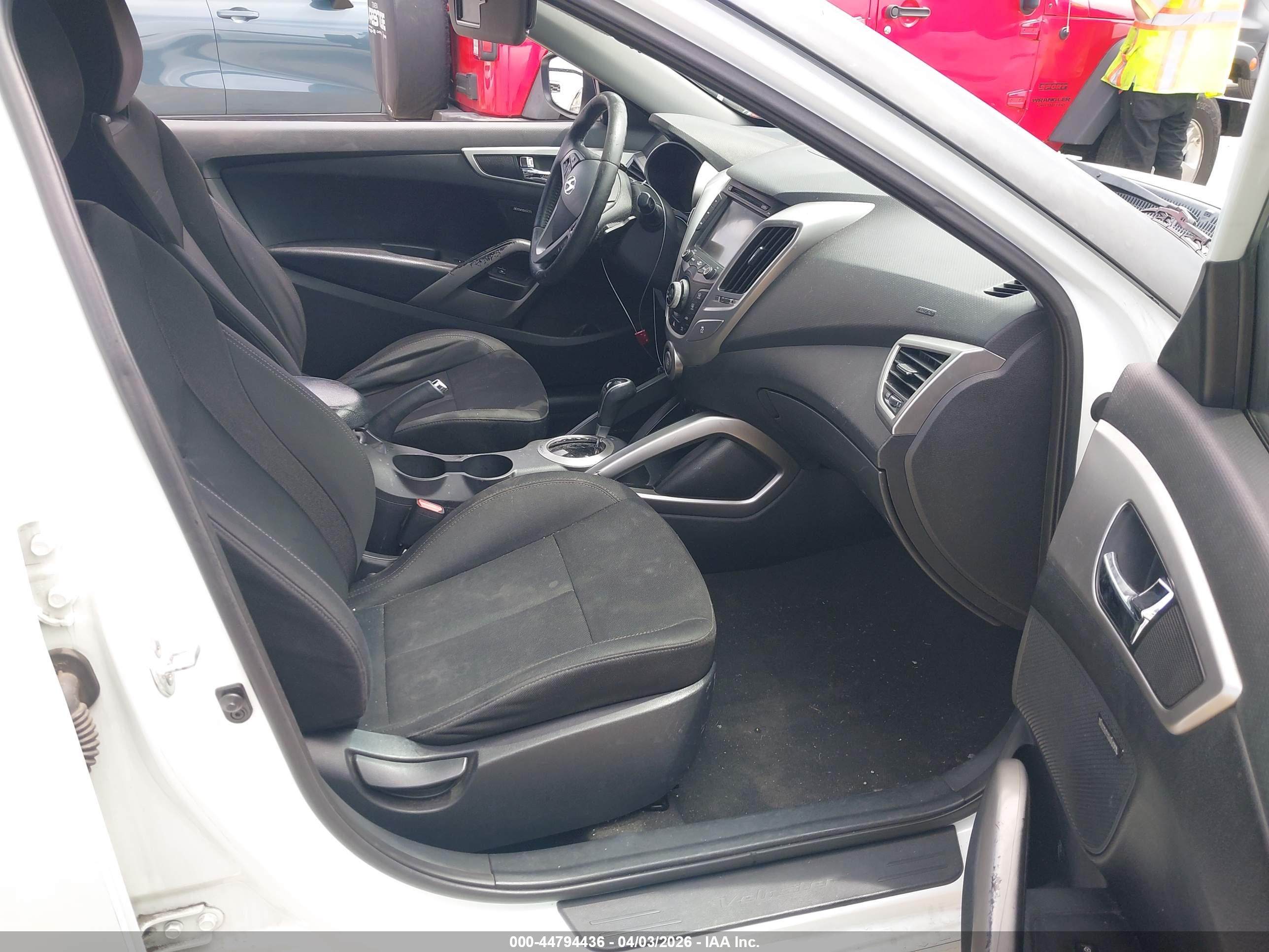 HYUNDAI VELOSTER image 5