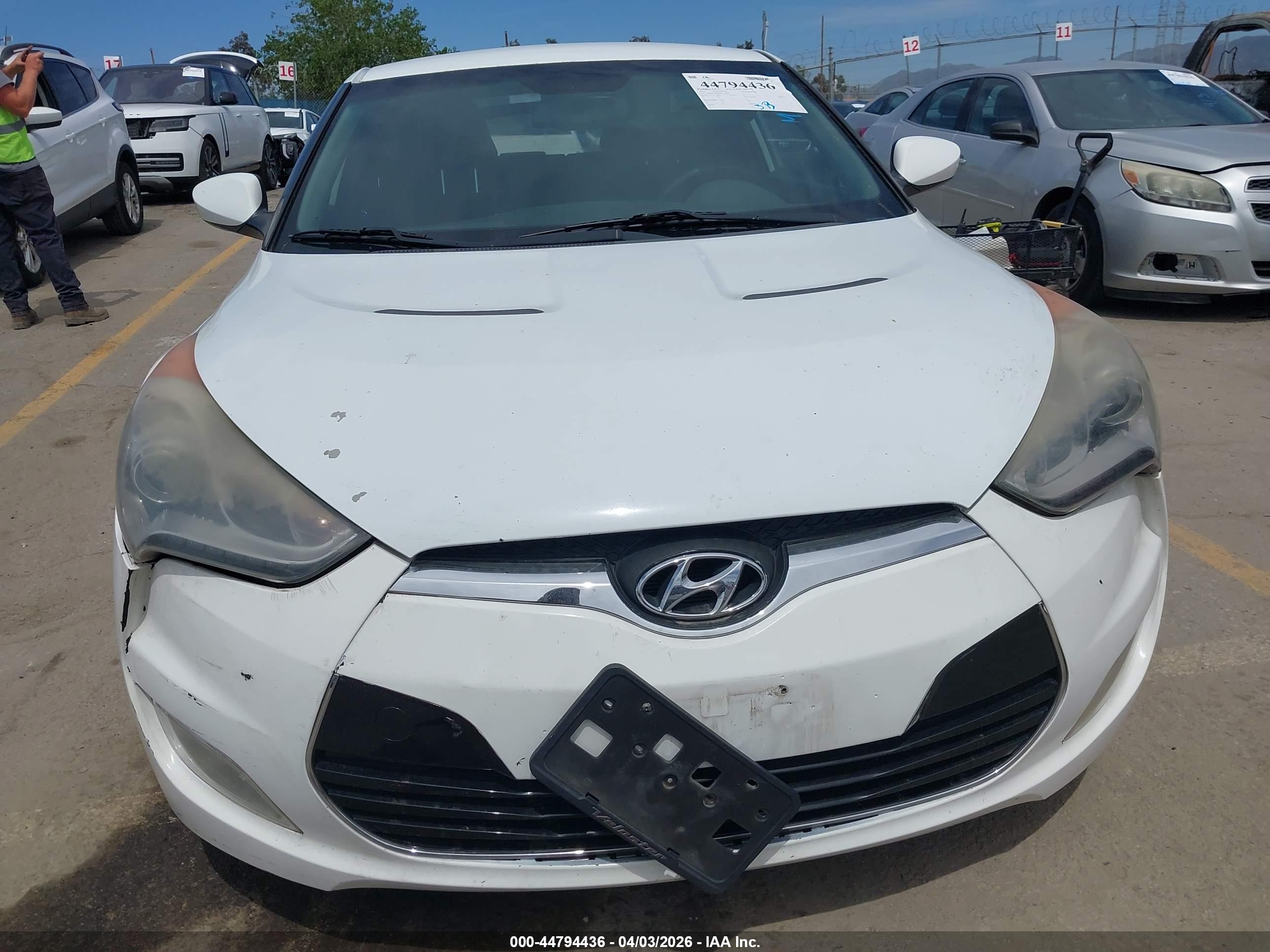 HYUNDAI VELOSTER image 6