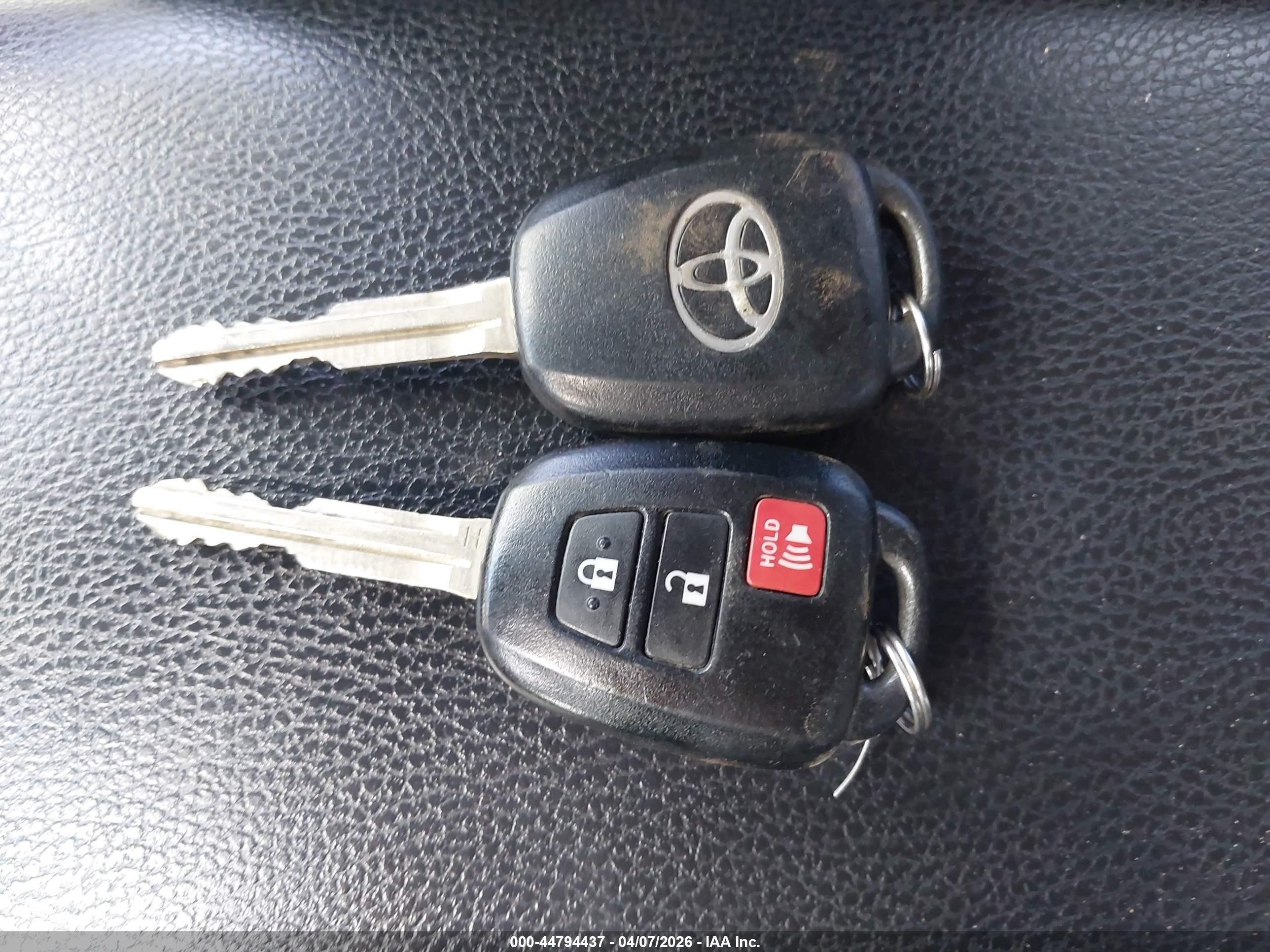 TOYOTA RAV4 image 11
