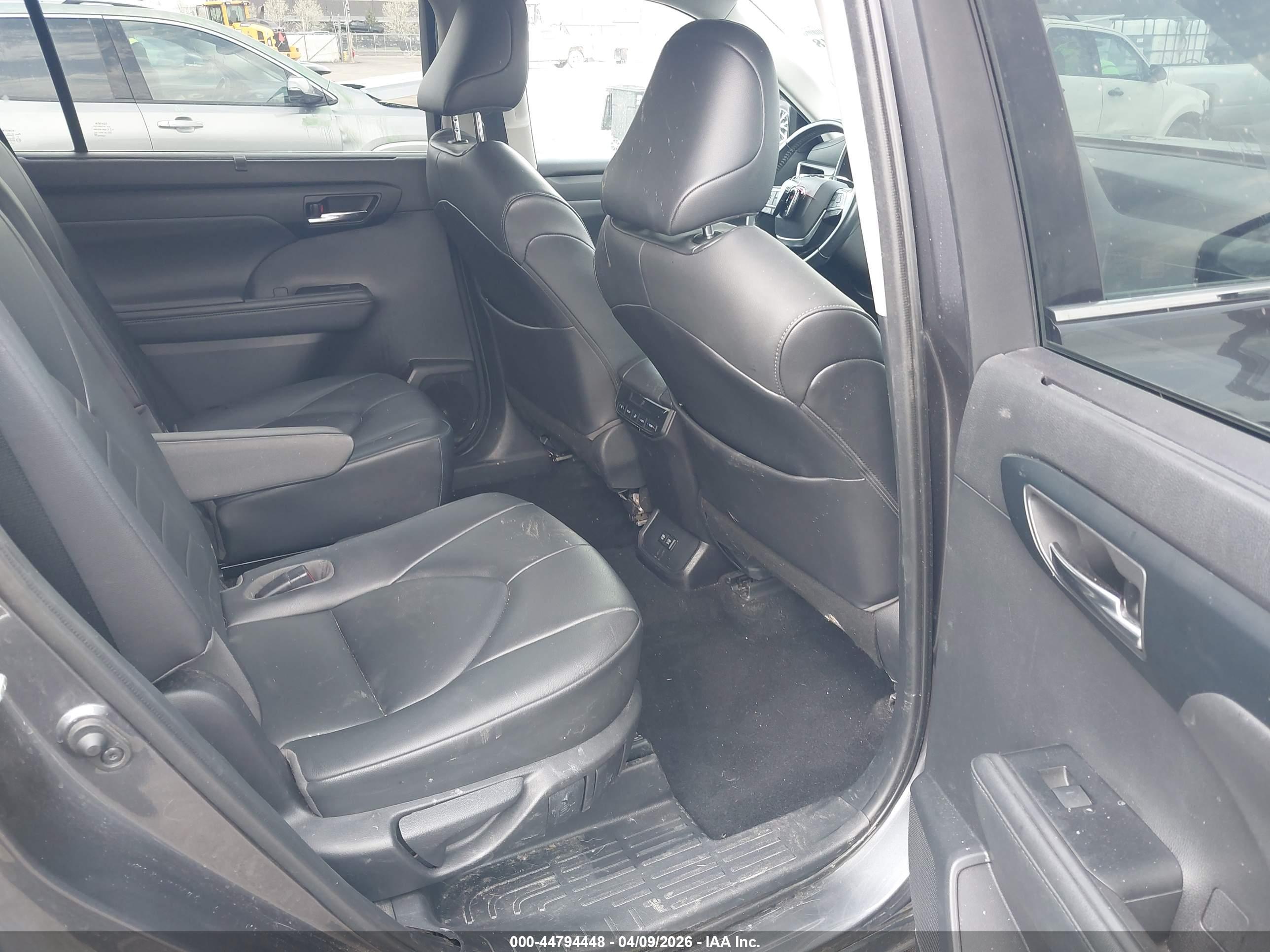 TOYOTA HIGHLANDER image 8