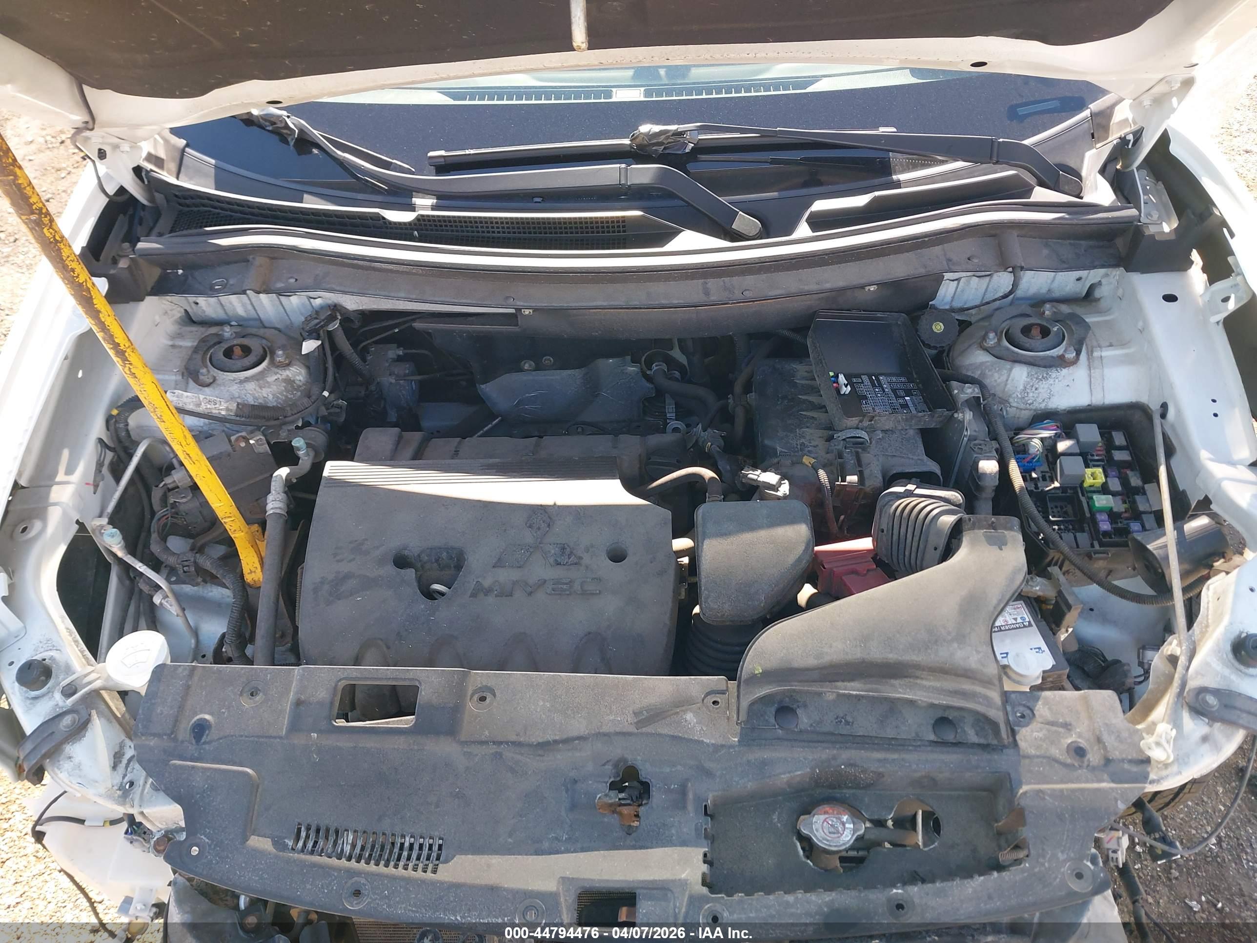 MITSUBISHI OUTLANDER image 10