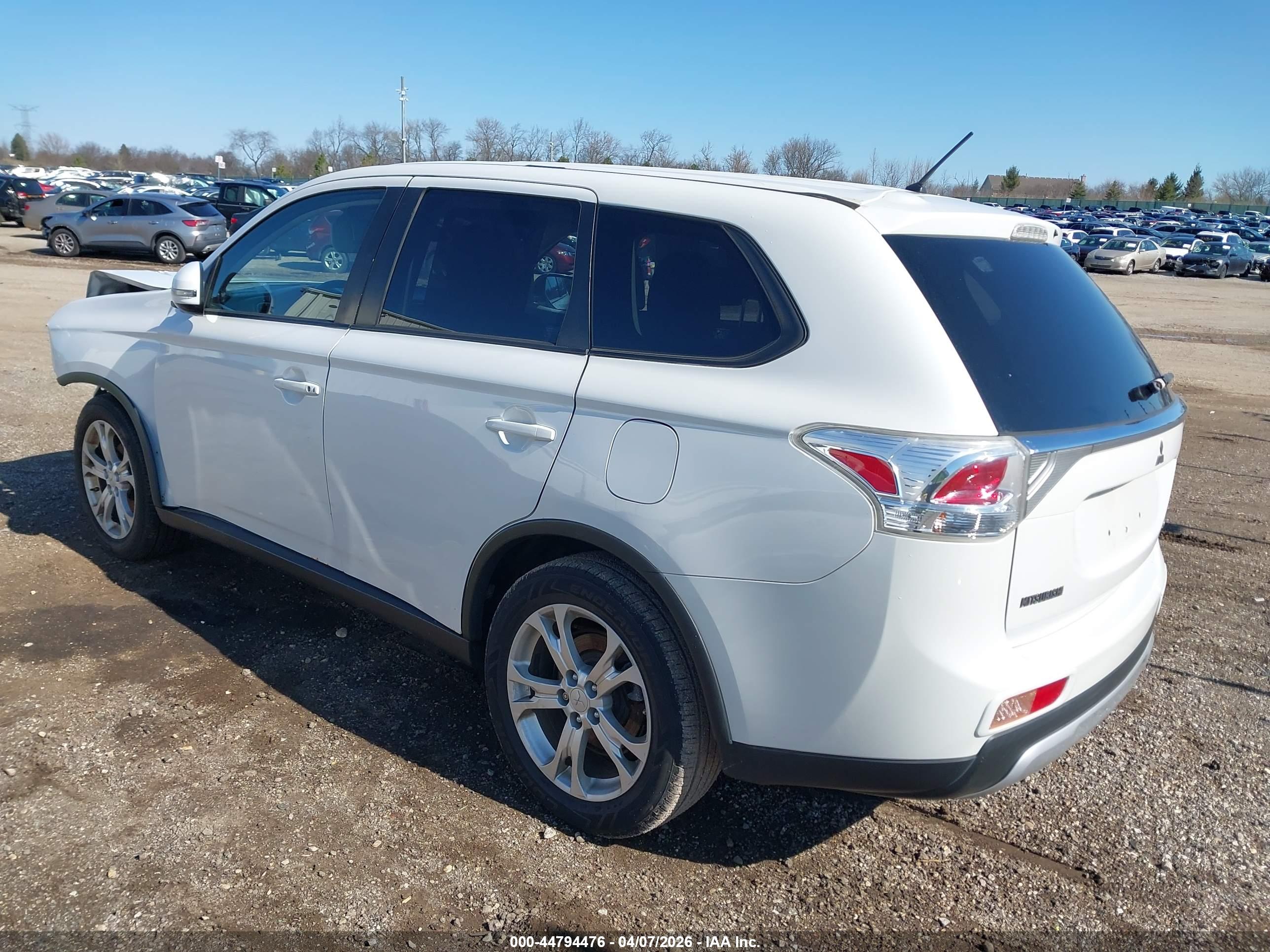 MITSUBISHI OUTLANDER image 3
