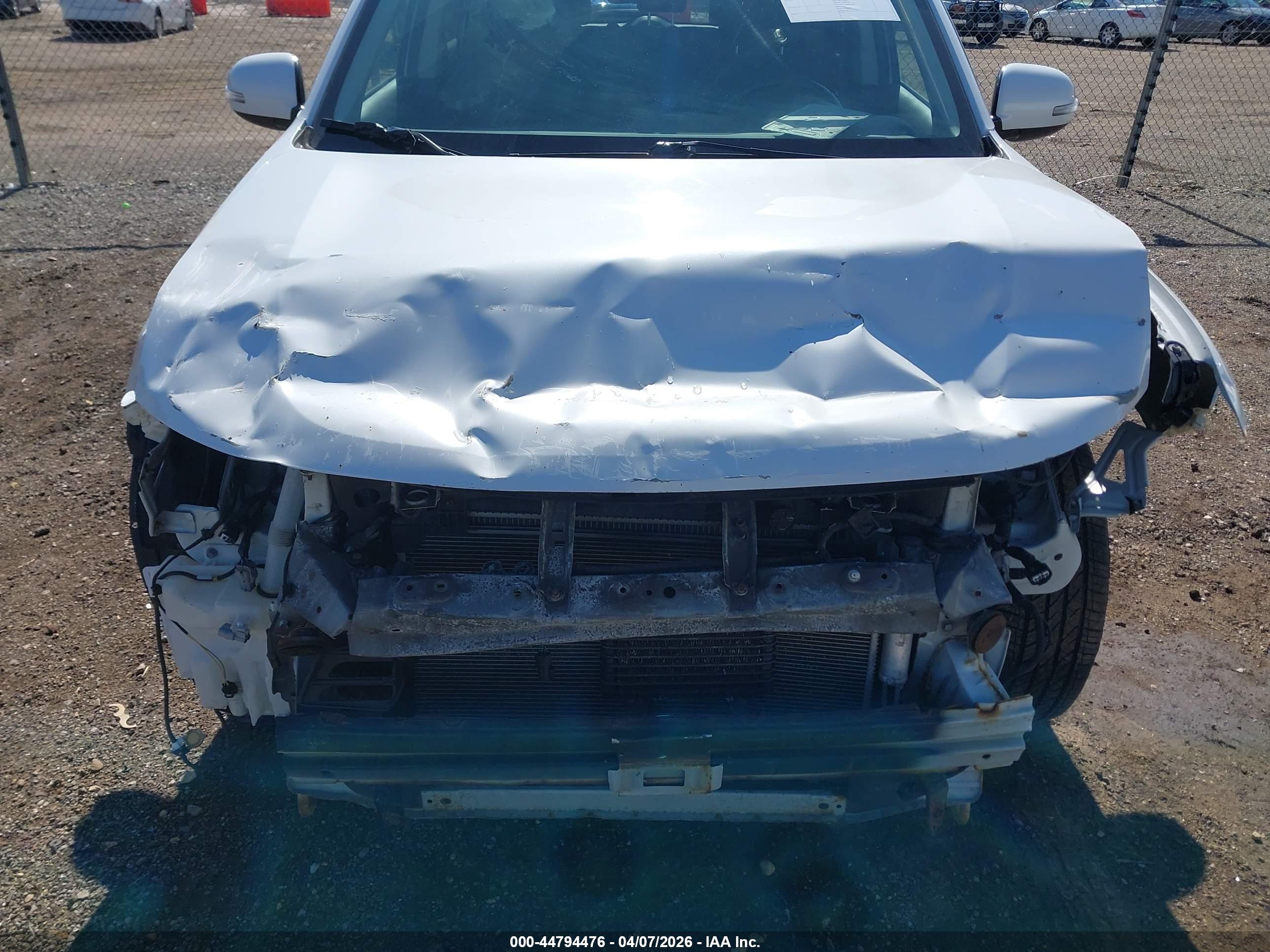 MITSUBISHI OUTLANDER image 6