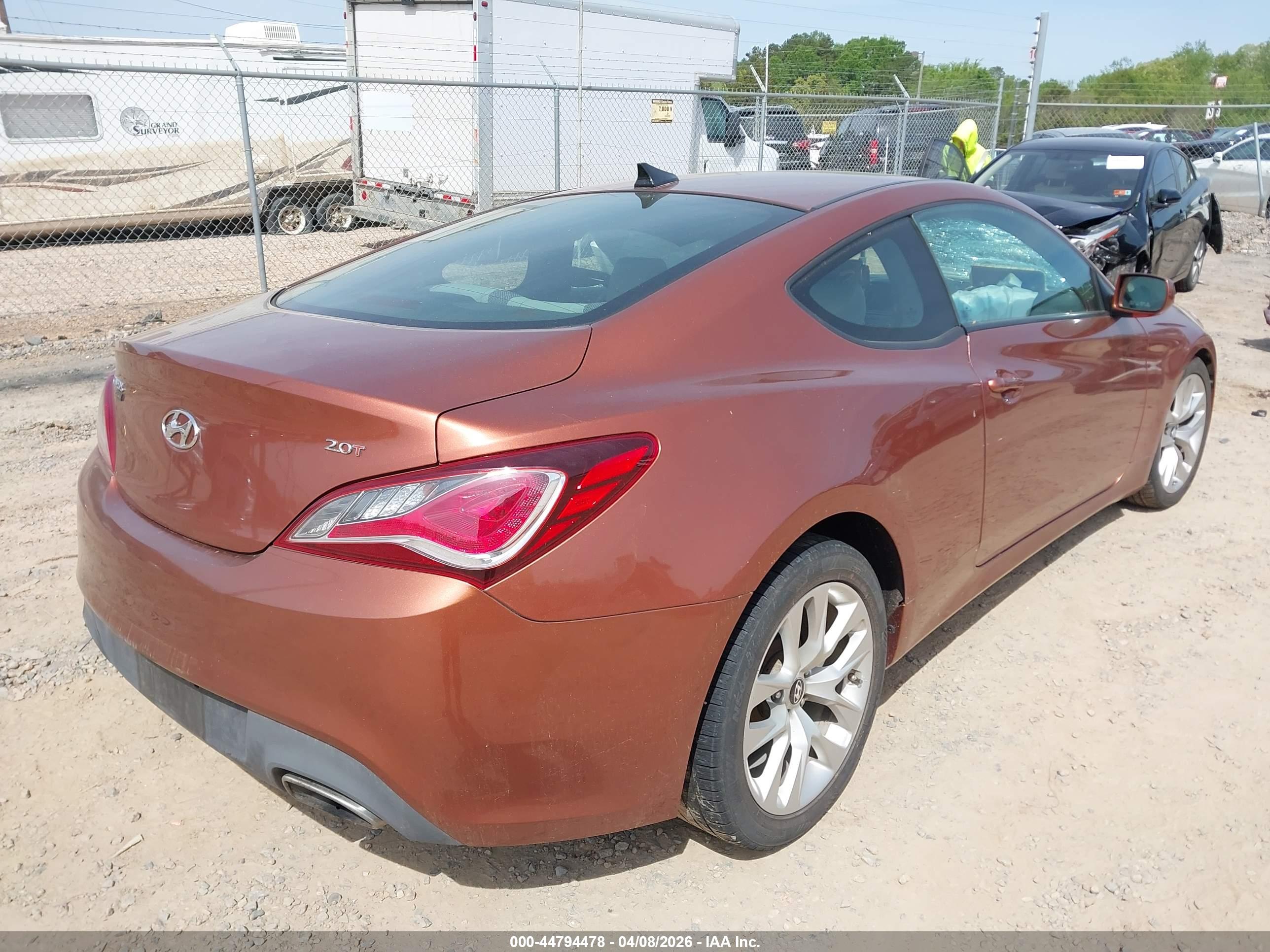 HYUNDAI GENESIS image 4