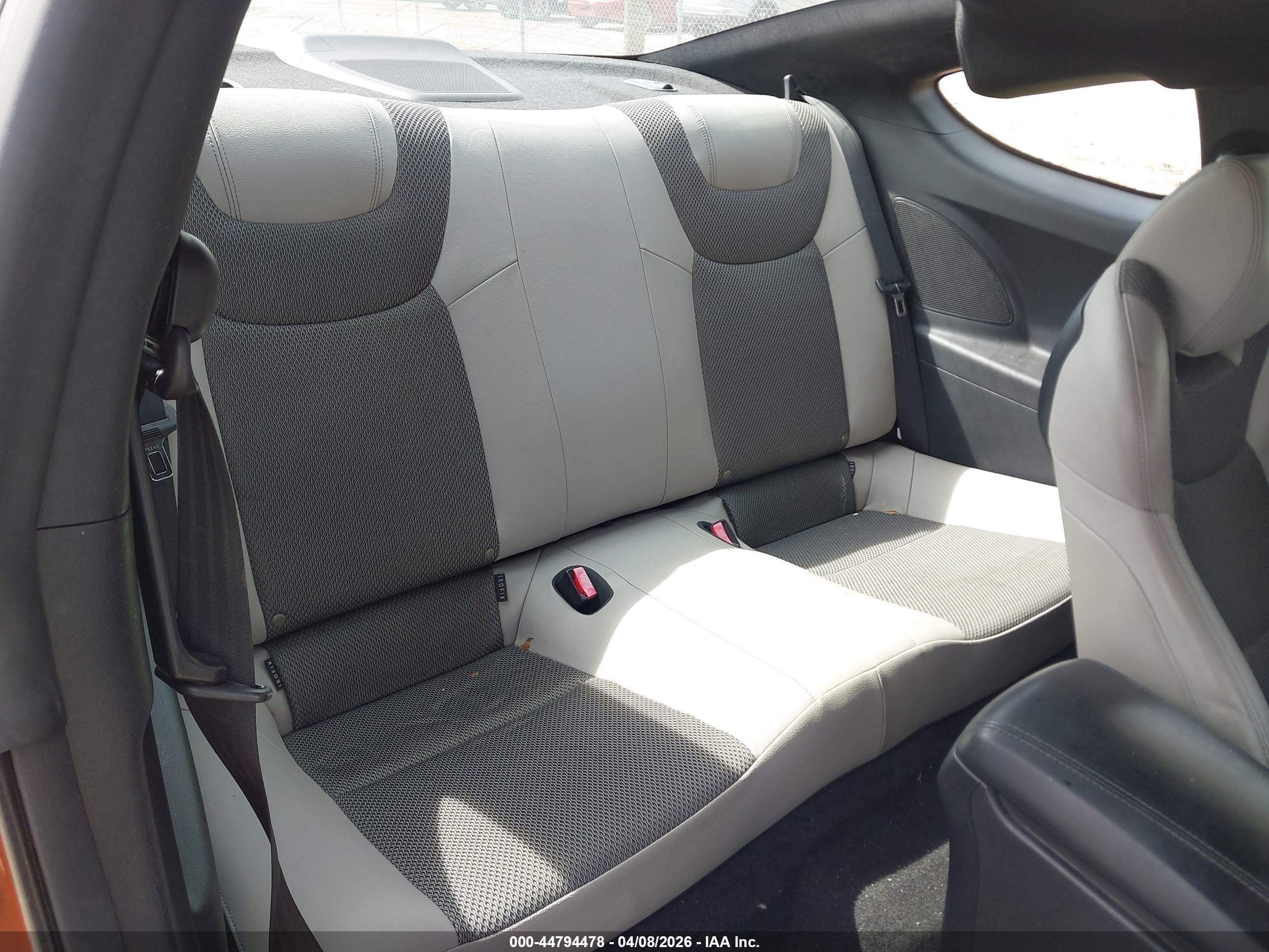 HYUNDAI GENESIS image 8
