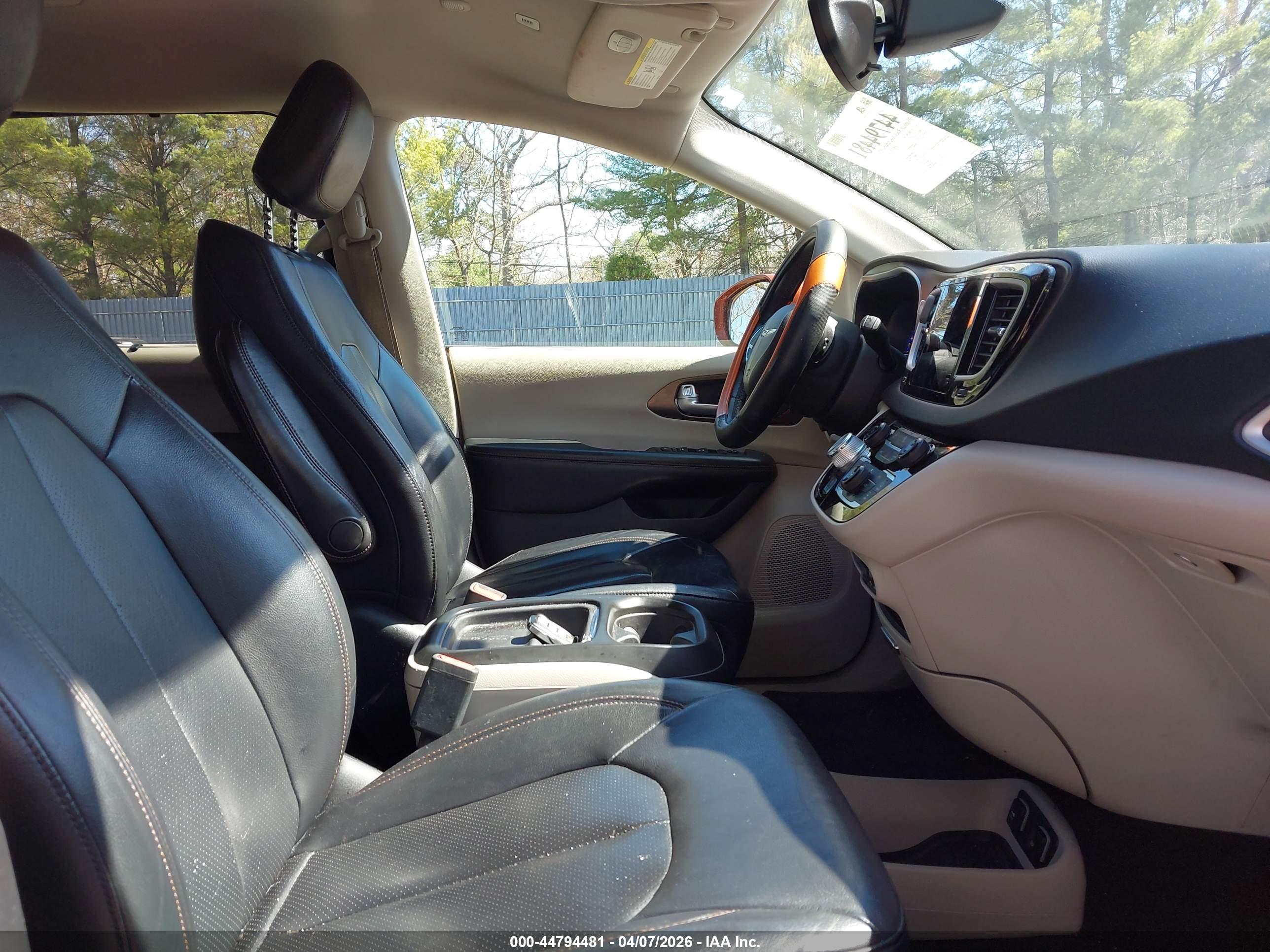 CHRYSLER PACIFICA image 5