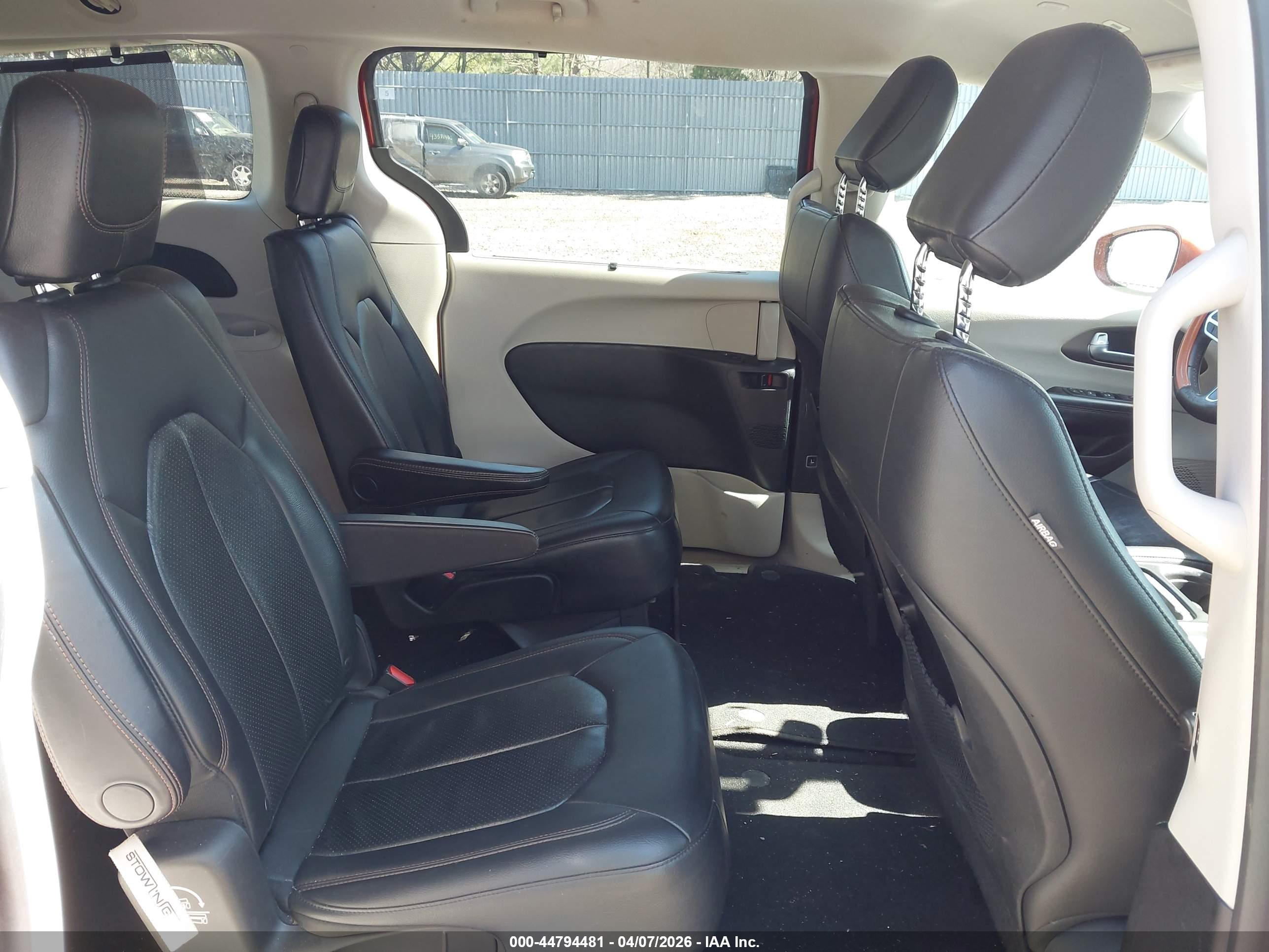 CHRYSLER PACIFICA image 8