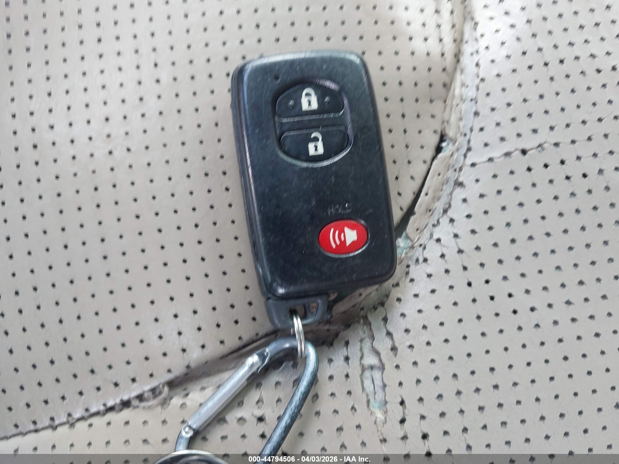 TOYOTA RAV4 image 11