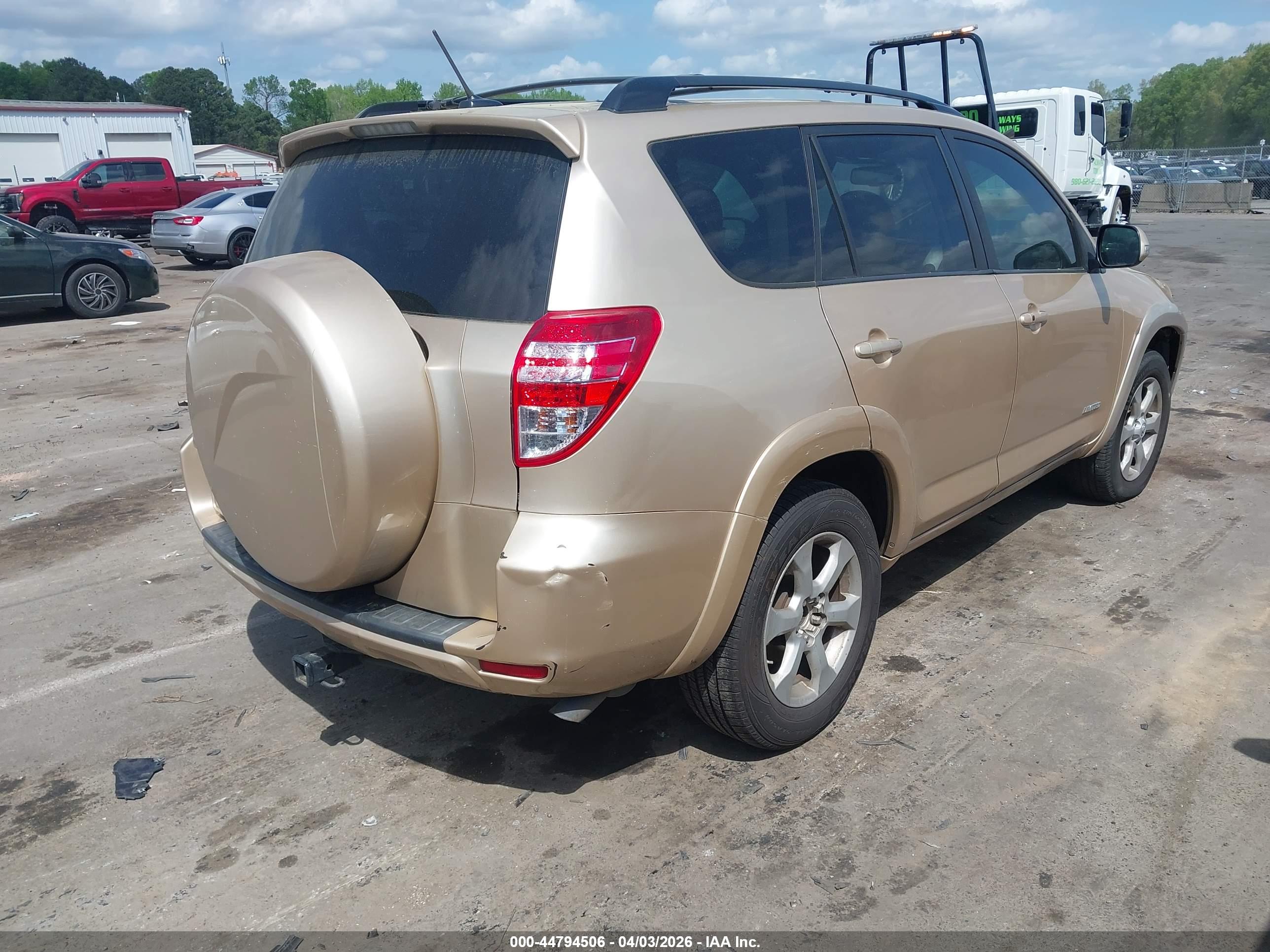 TOYOTA RAV4 image 4