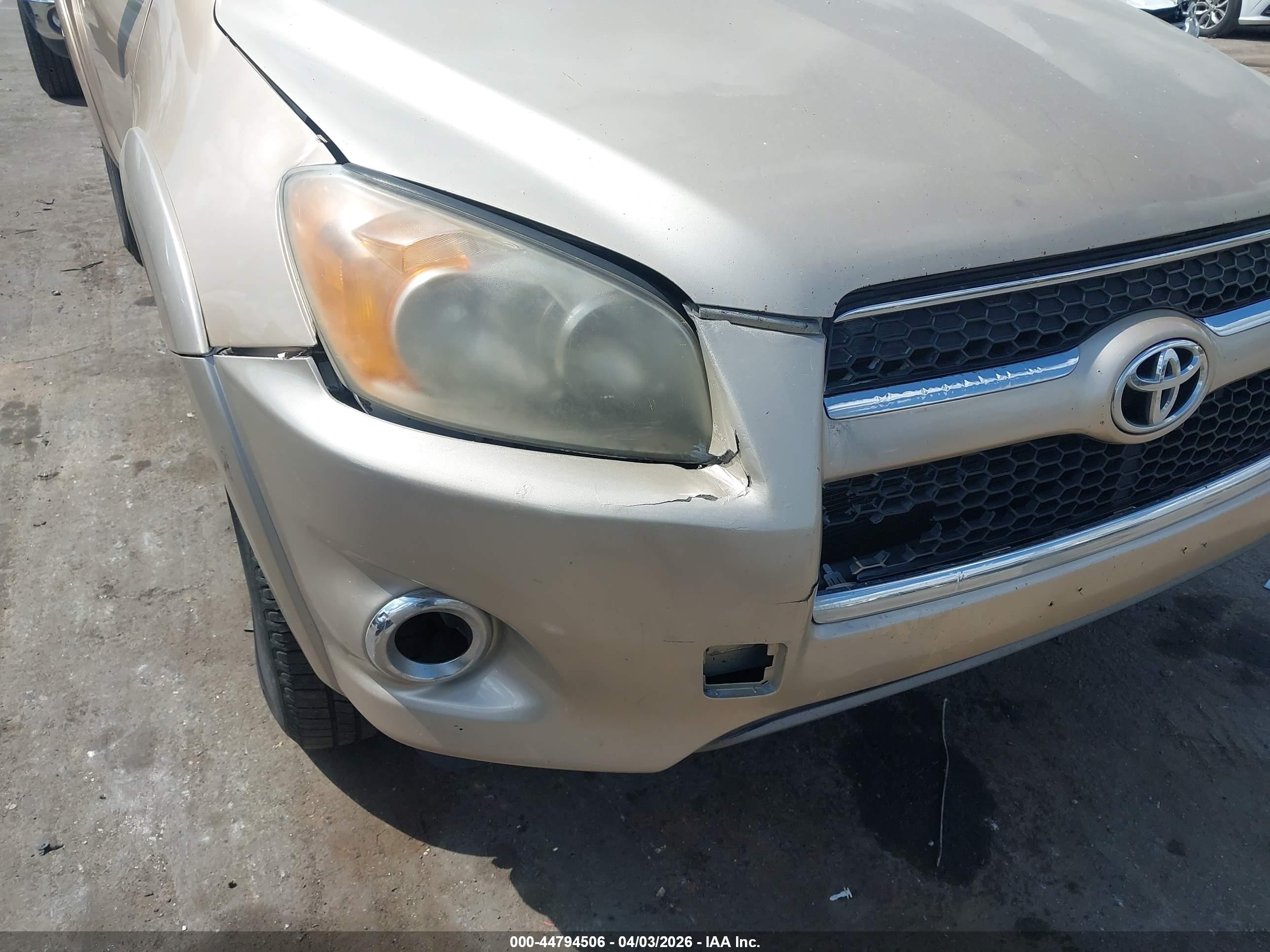 TOYOTA RAV4 image 6