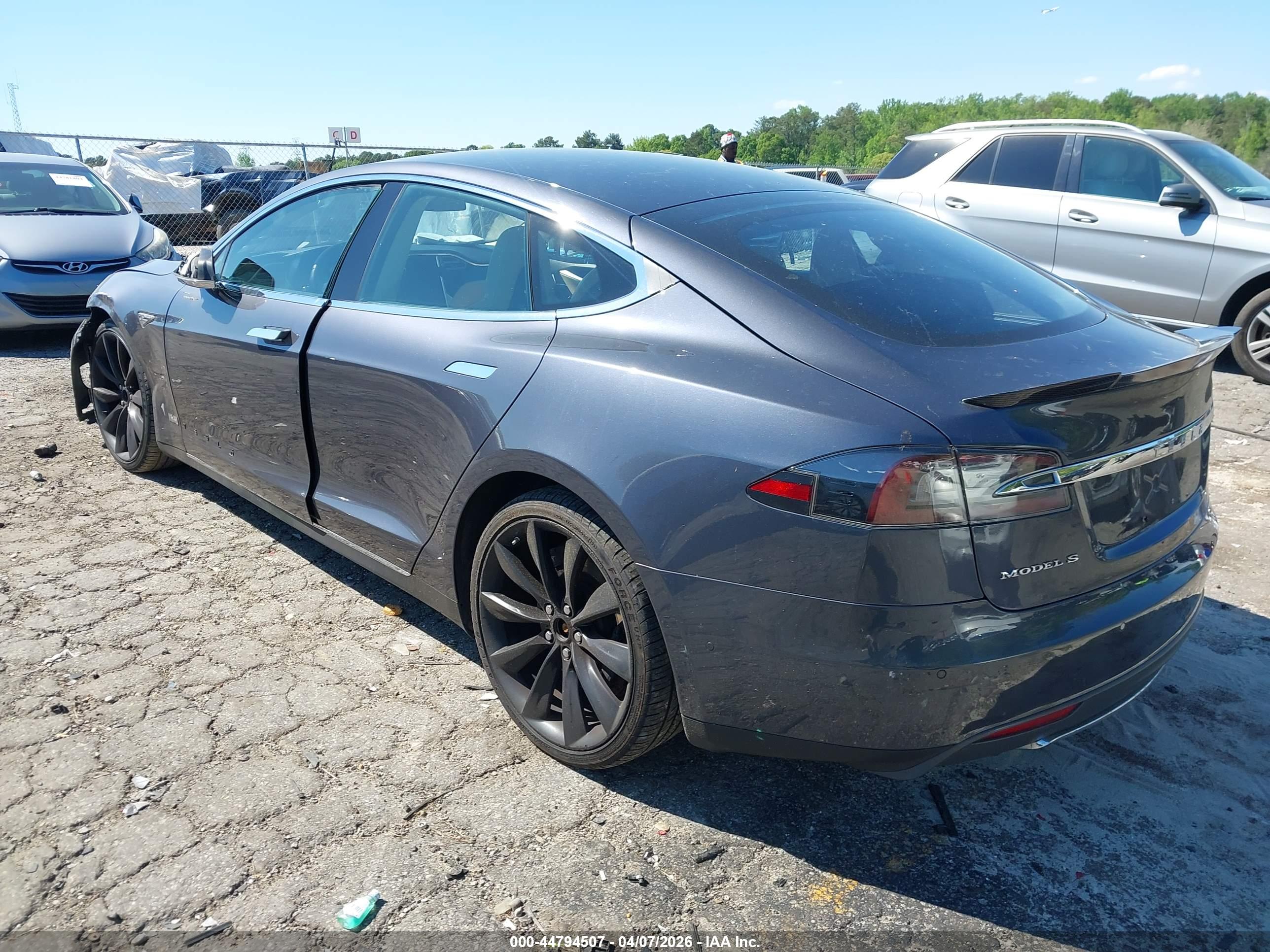 TESLA MODEL image 3