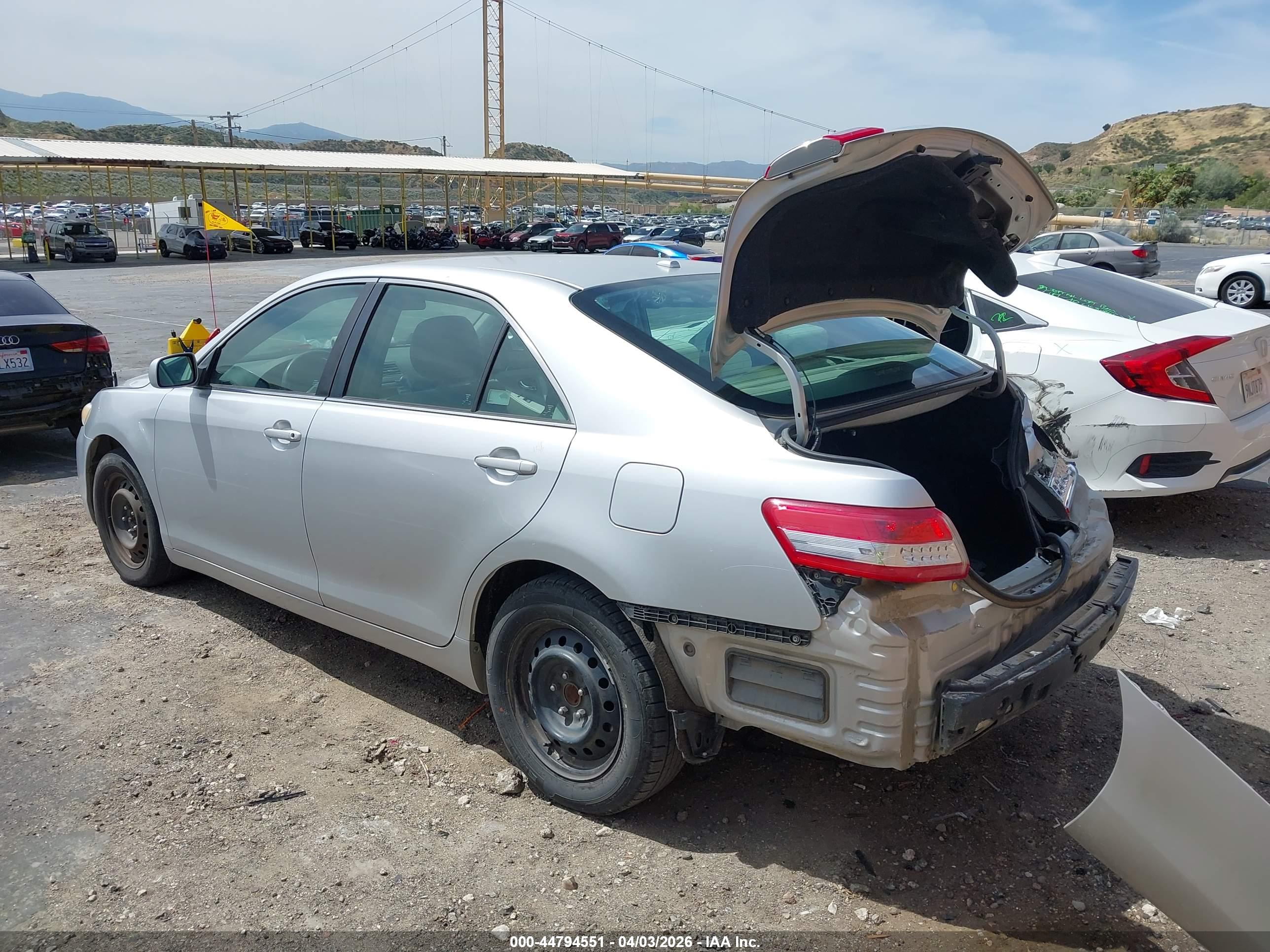 TOYOTA CAMRY image 3