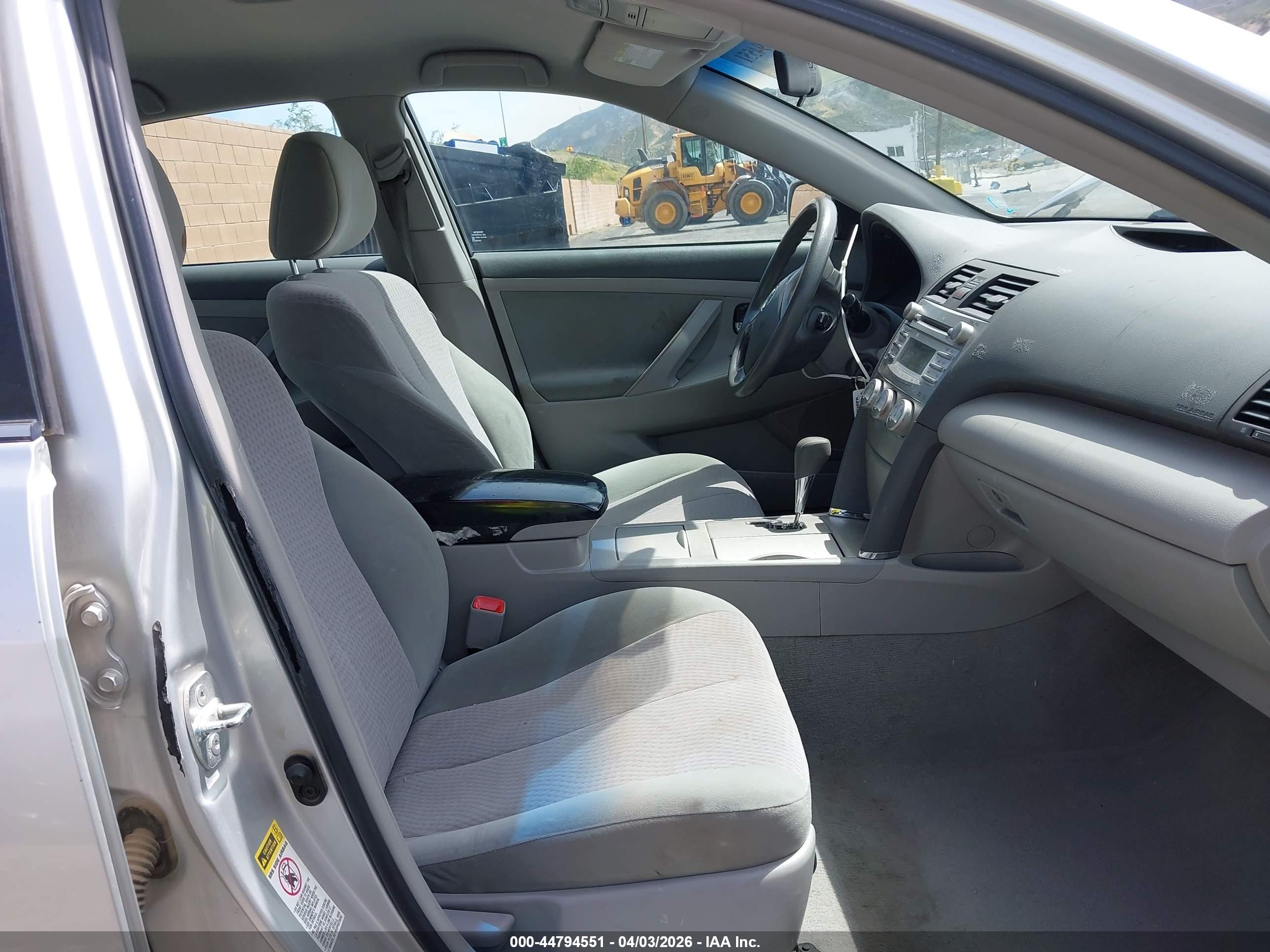 TOYOTA CAMRY image 5