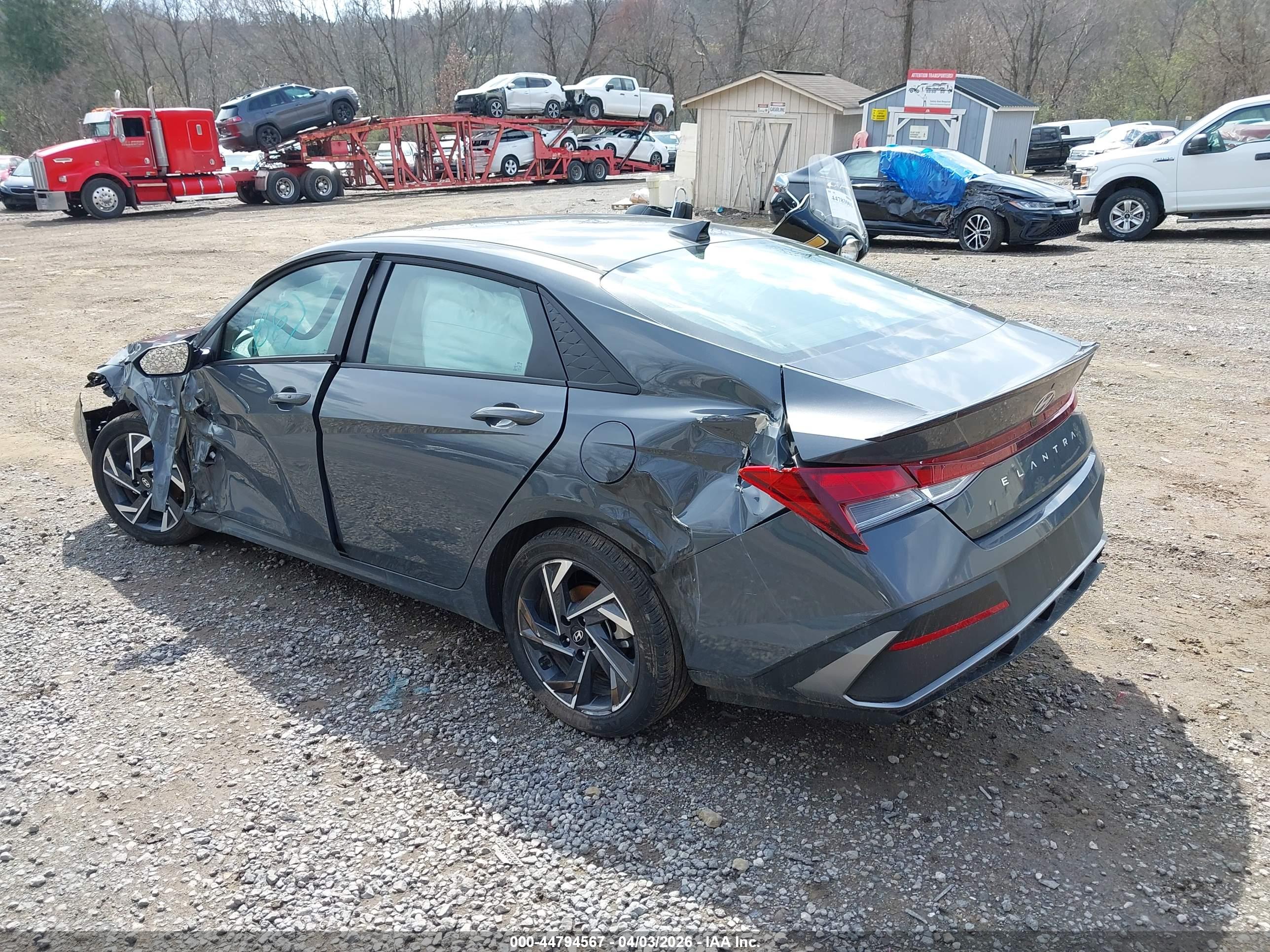 HYUNDAI ELANTRA image 3