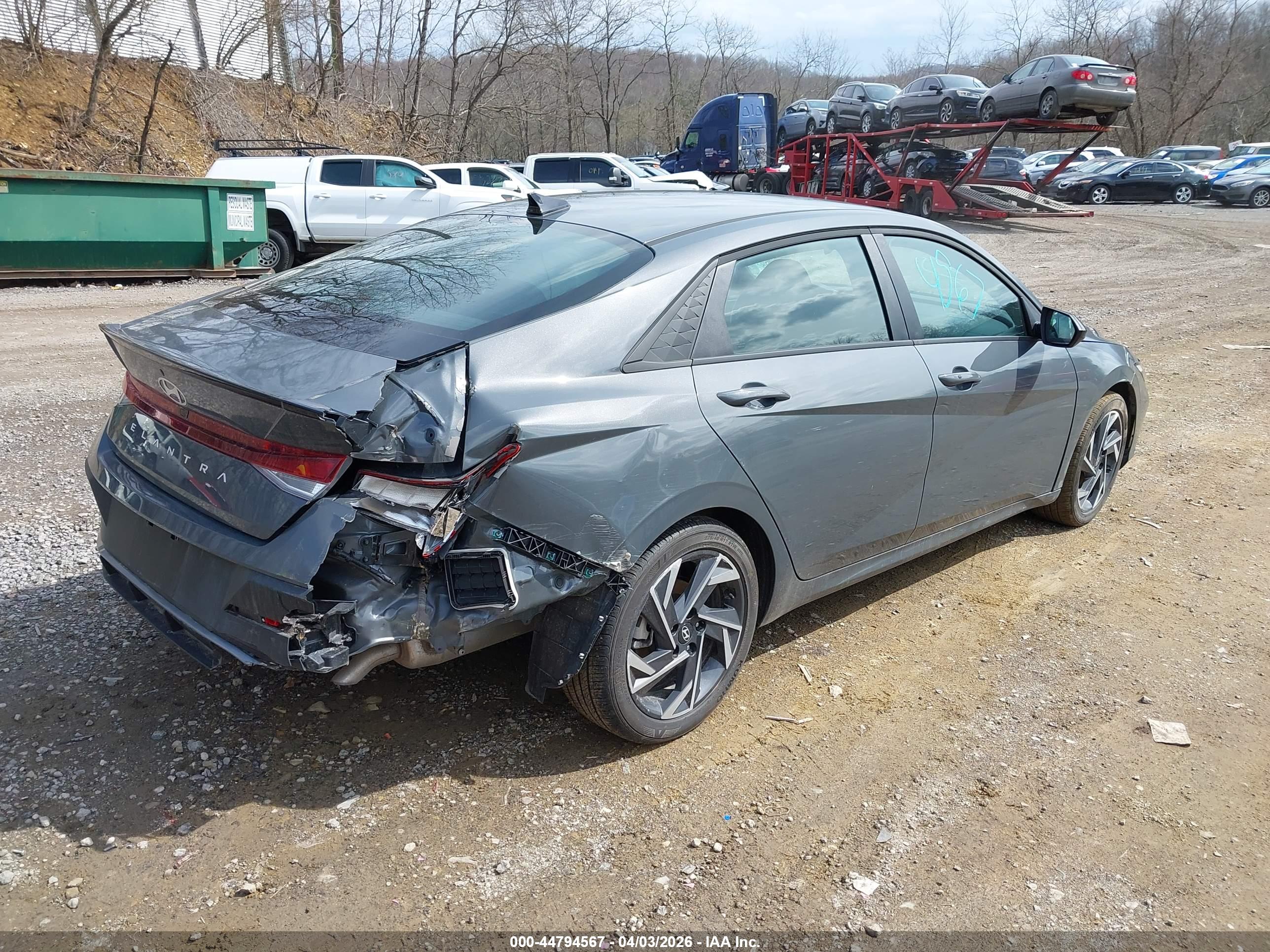 HYUNDAI ELANTRA image 4