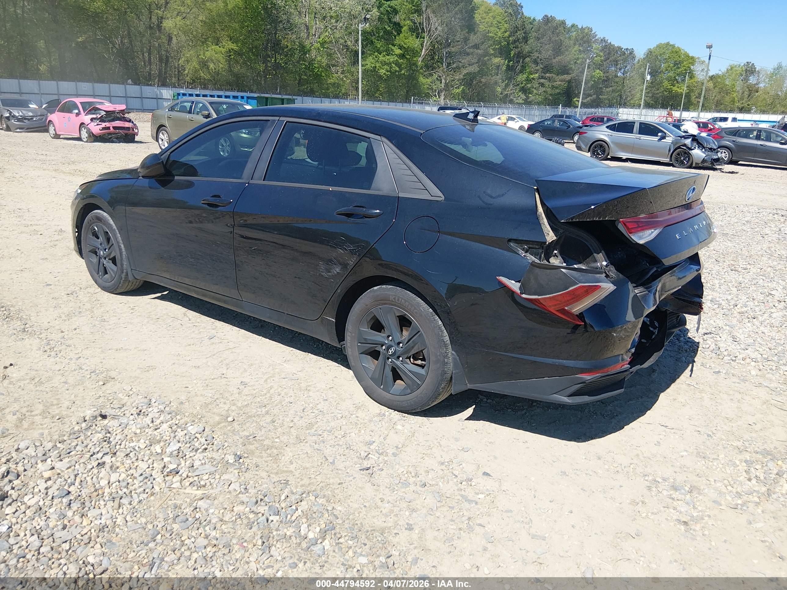 HYUNDAI ELANTRA image 3