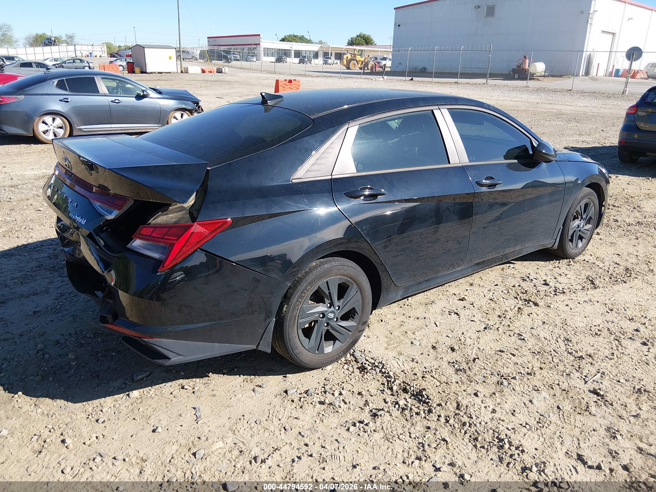 HYUNDAI ELANTRA image 4