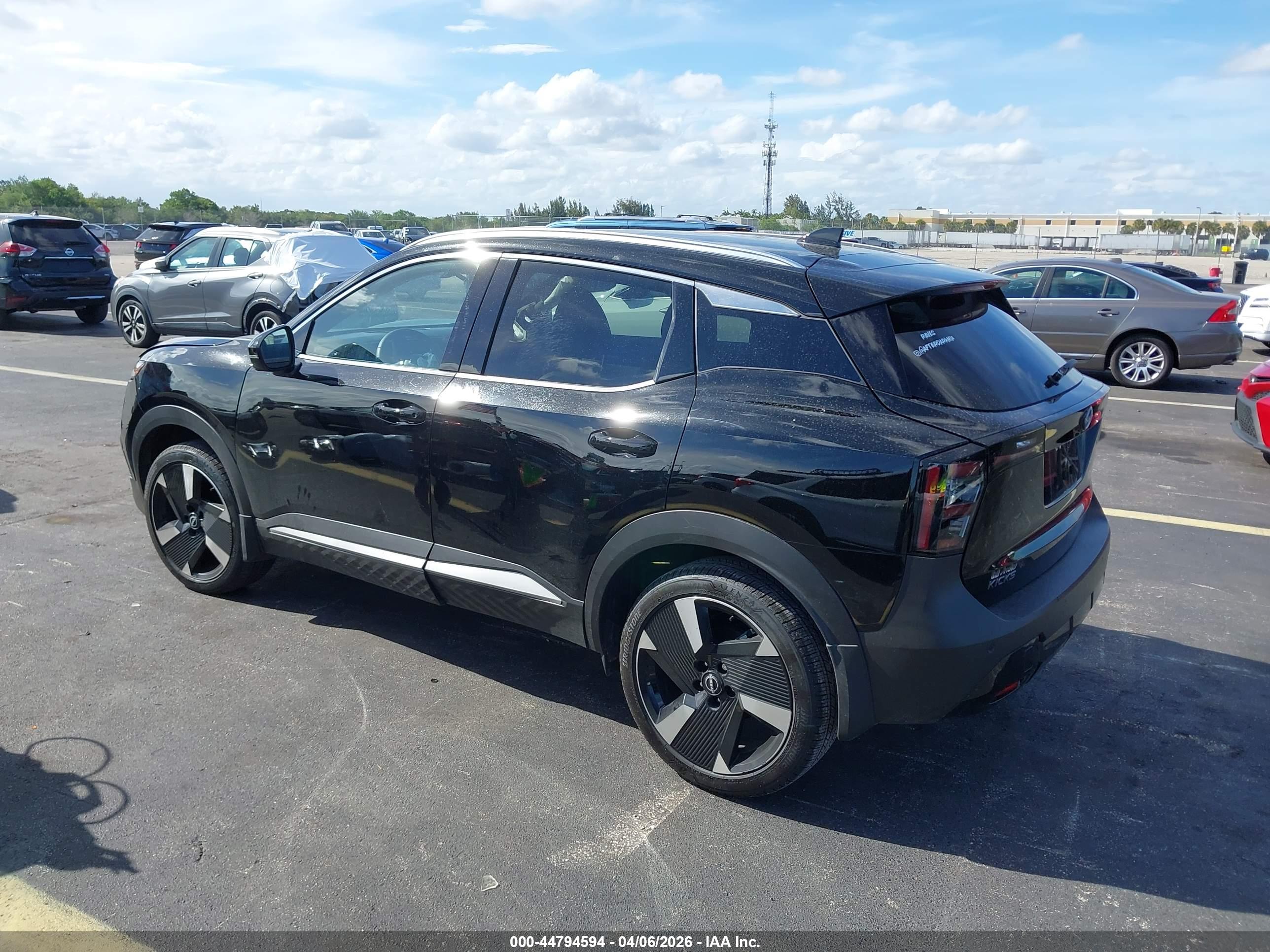 NISSAN KICKS image 3