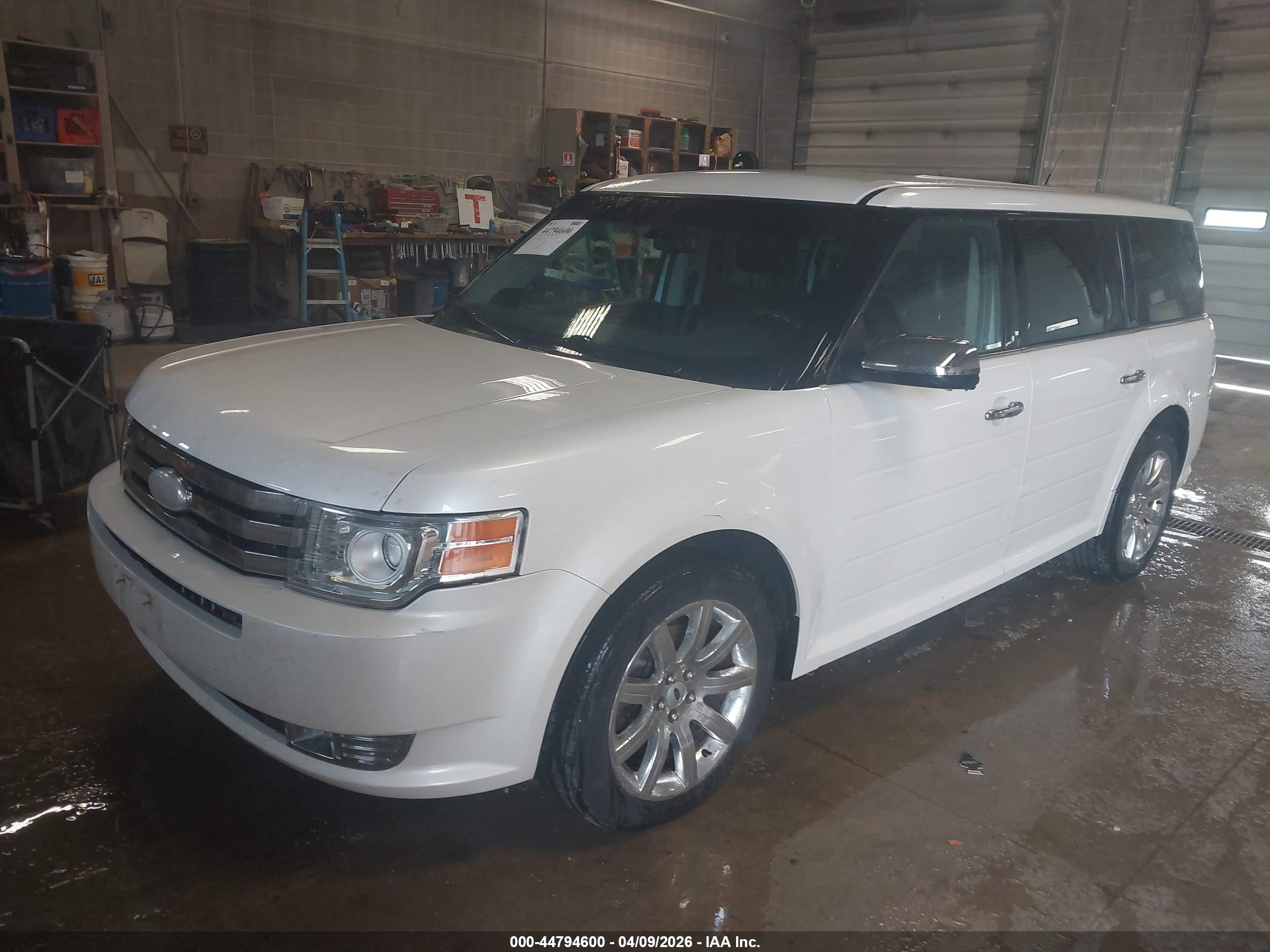 FORD FLEX image 2