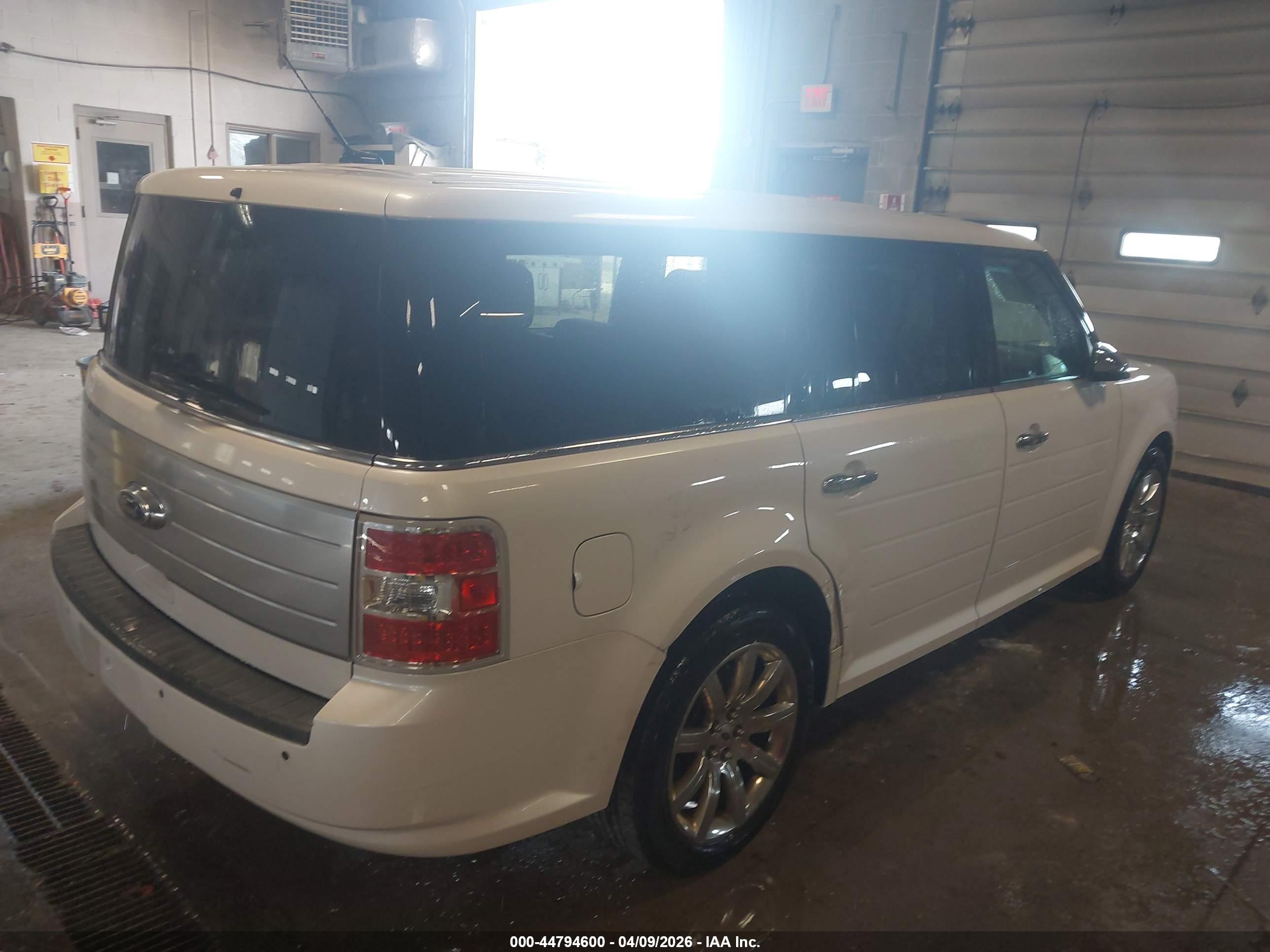 FORD FLEX image 4