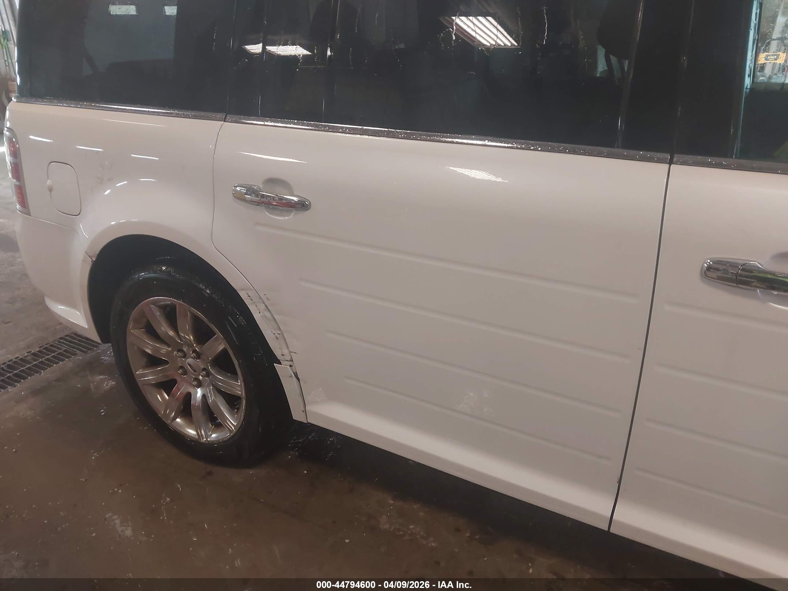 FORD FLEX image 6