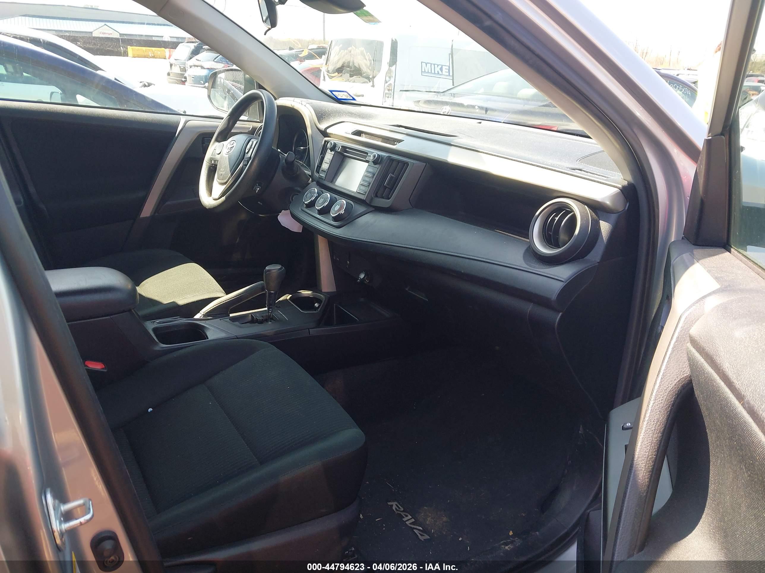 TOYOTA RAV4 image 5