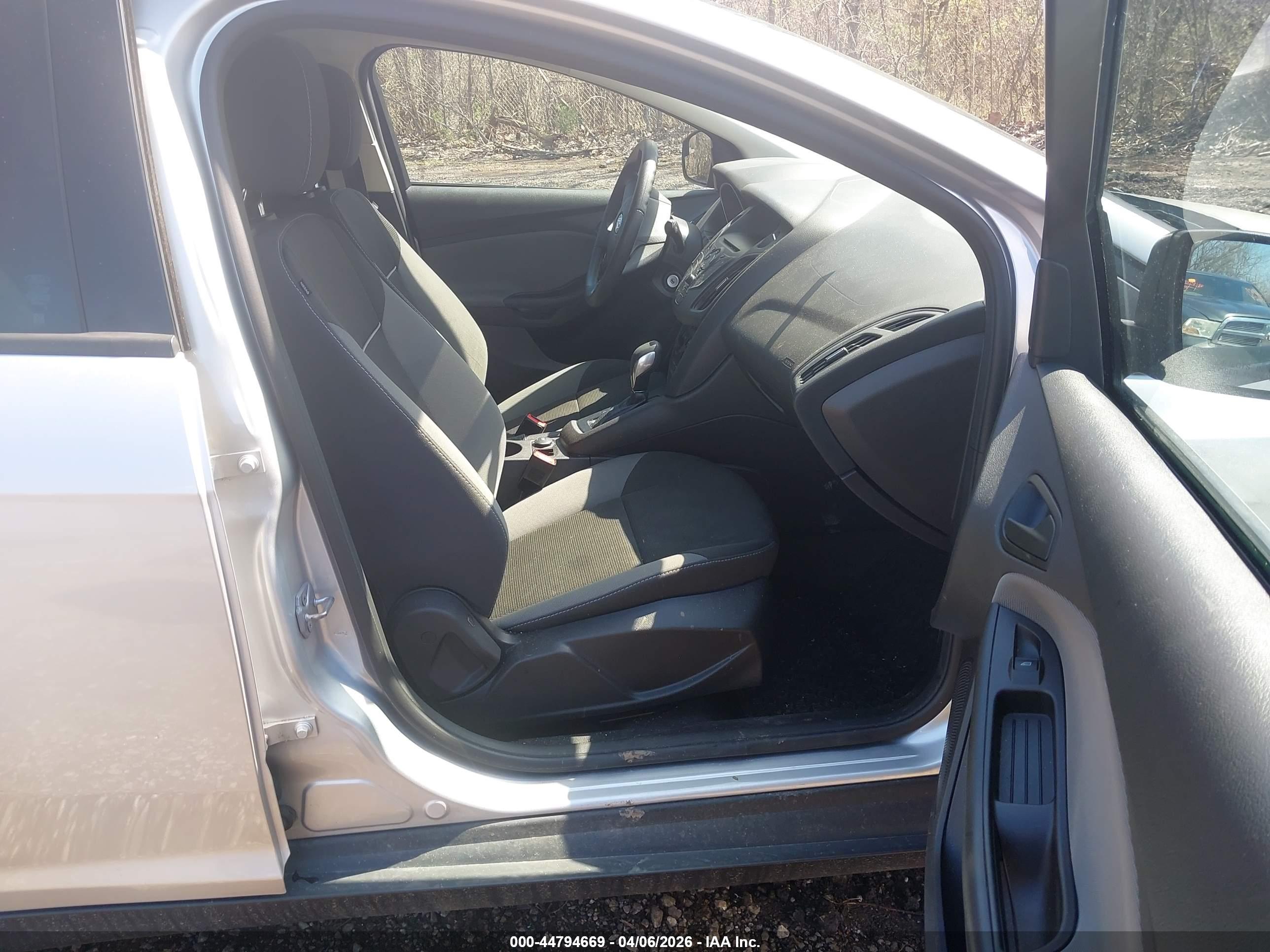 FORD FOCUS image 5