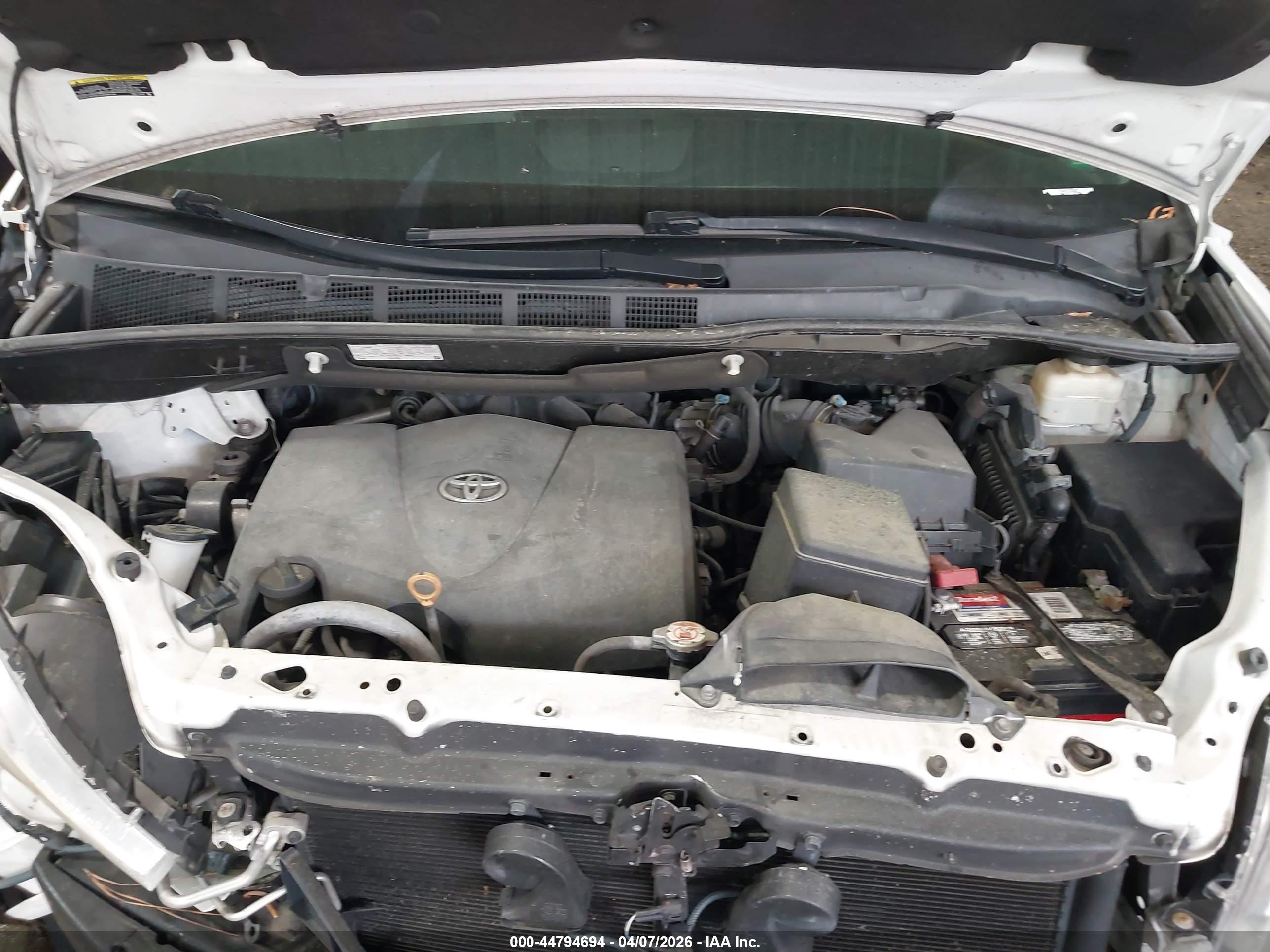 TOYOTA SIENNA image 10